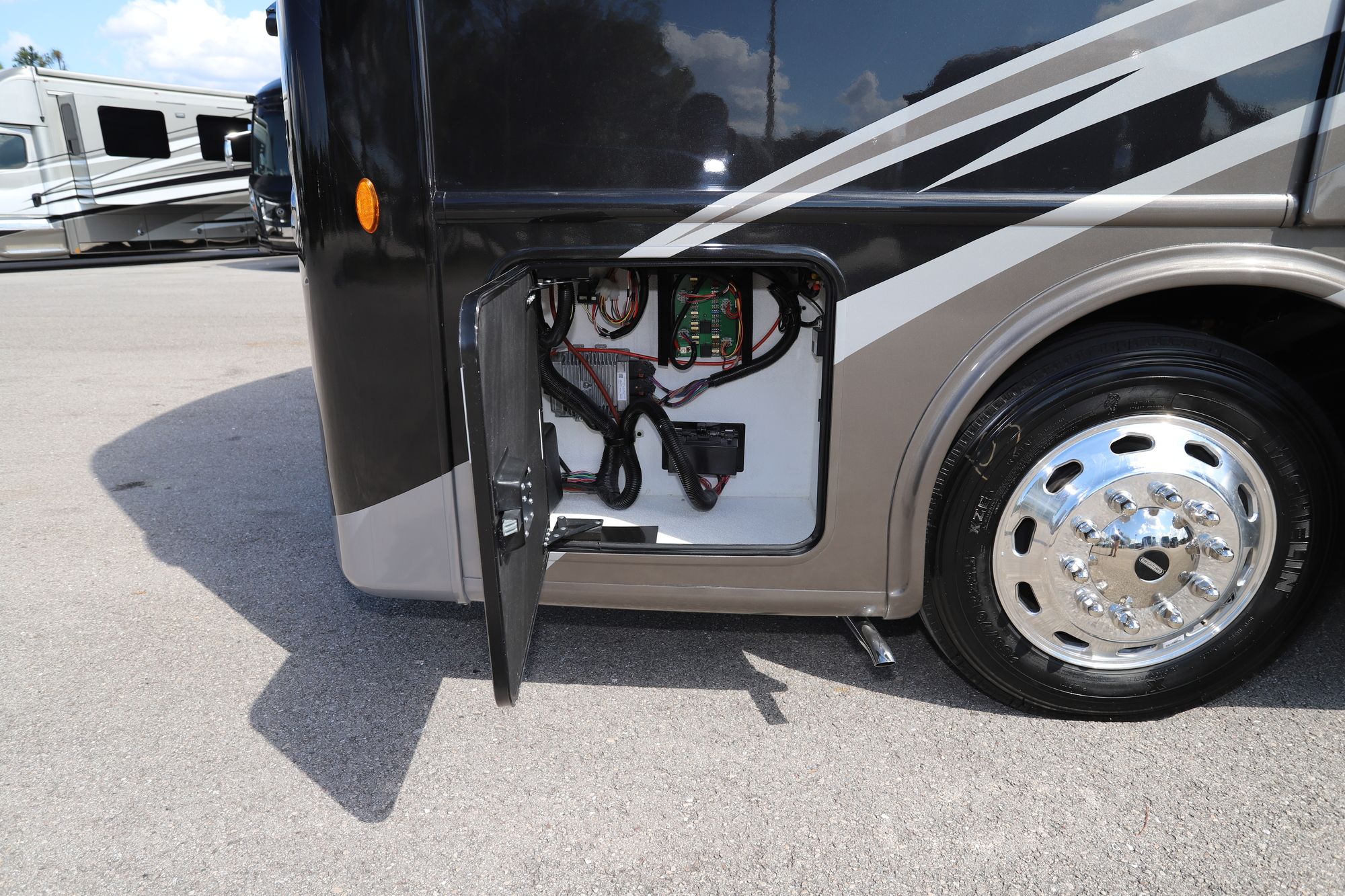 Used 2018 Tiffin Motor Homes Allegro Bus 37AP Class A  For Sale
