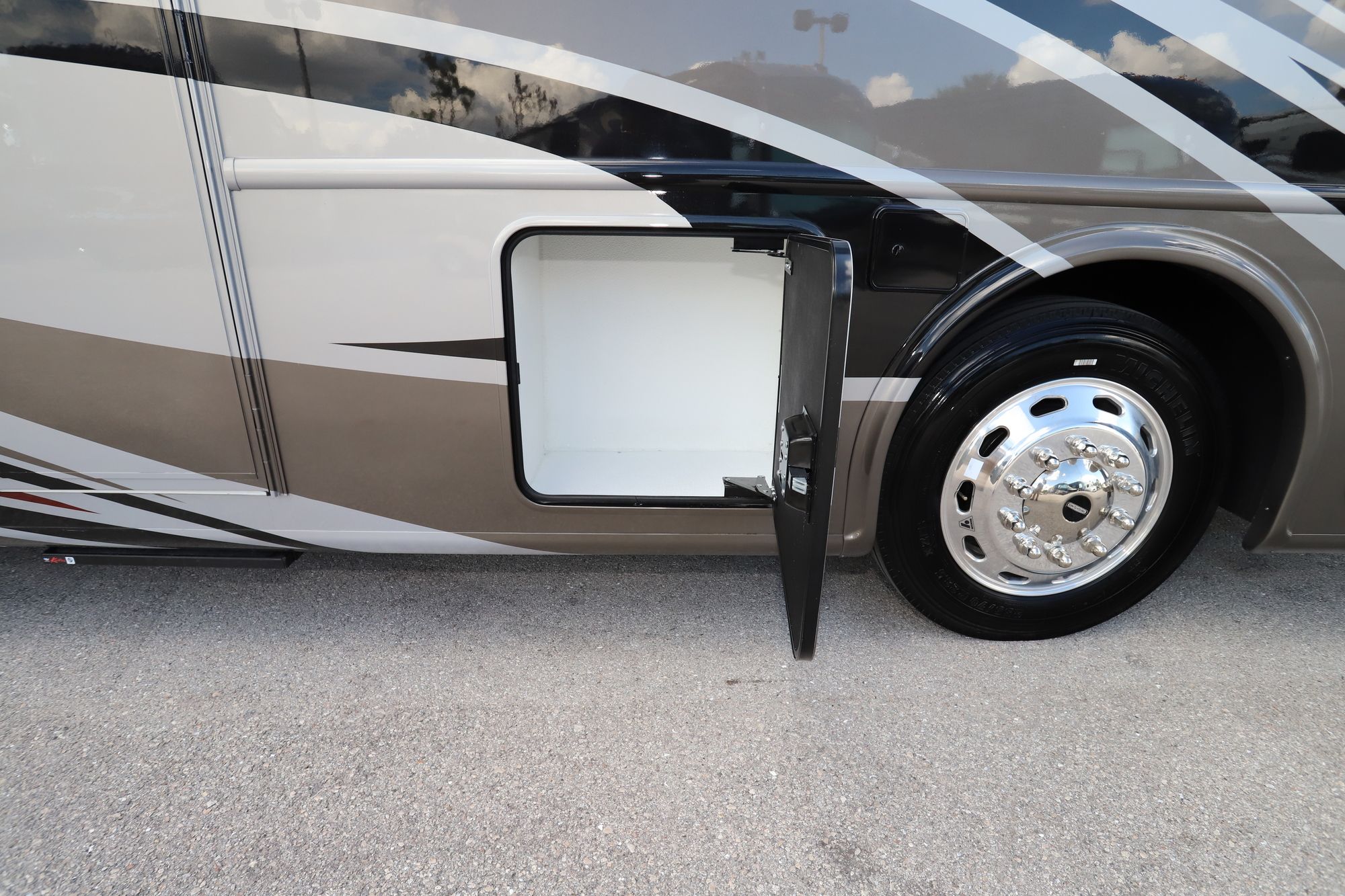 Used 2018 Tiffin Motor Homes Allegro Bus 37AP Class A  For Sale