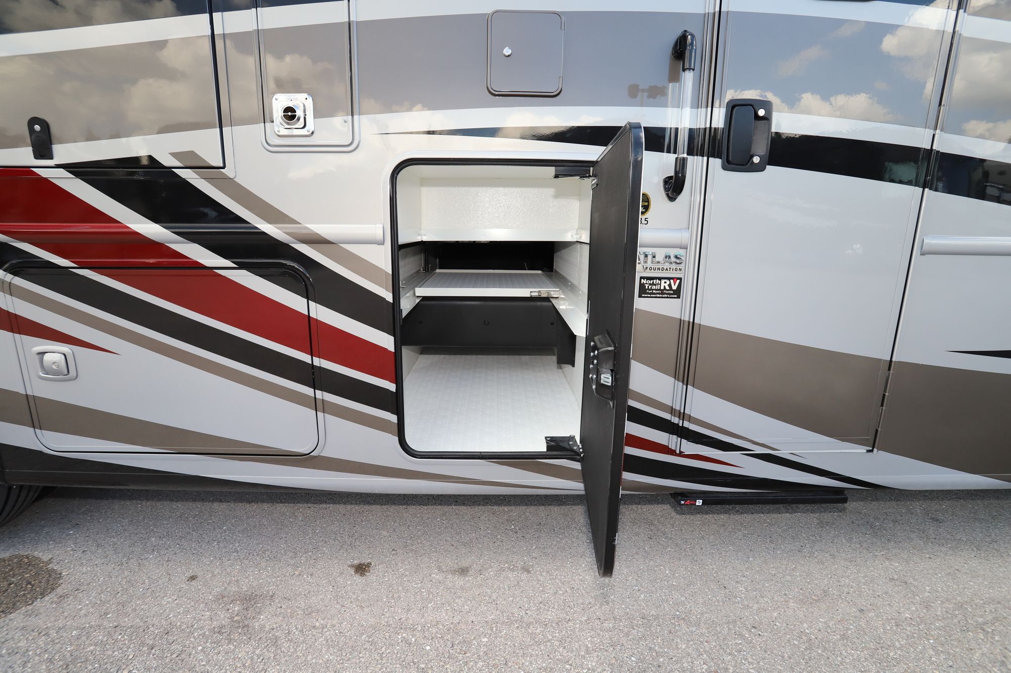 Used 2018 Tiffin Motor Homes Allegro Bus 37AP Class A  For Sale