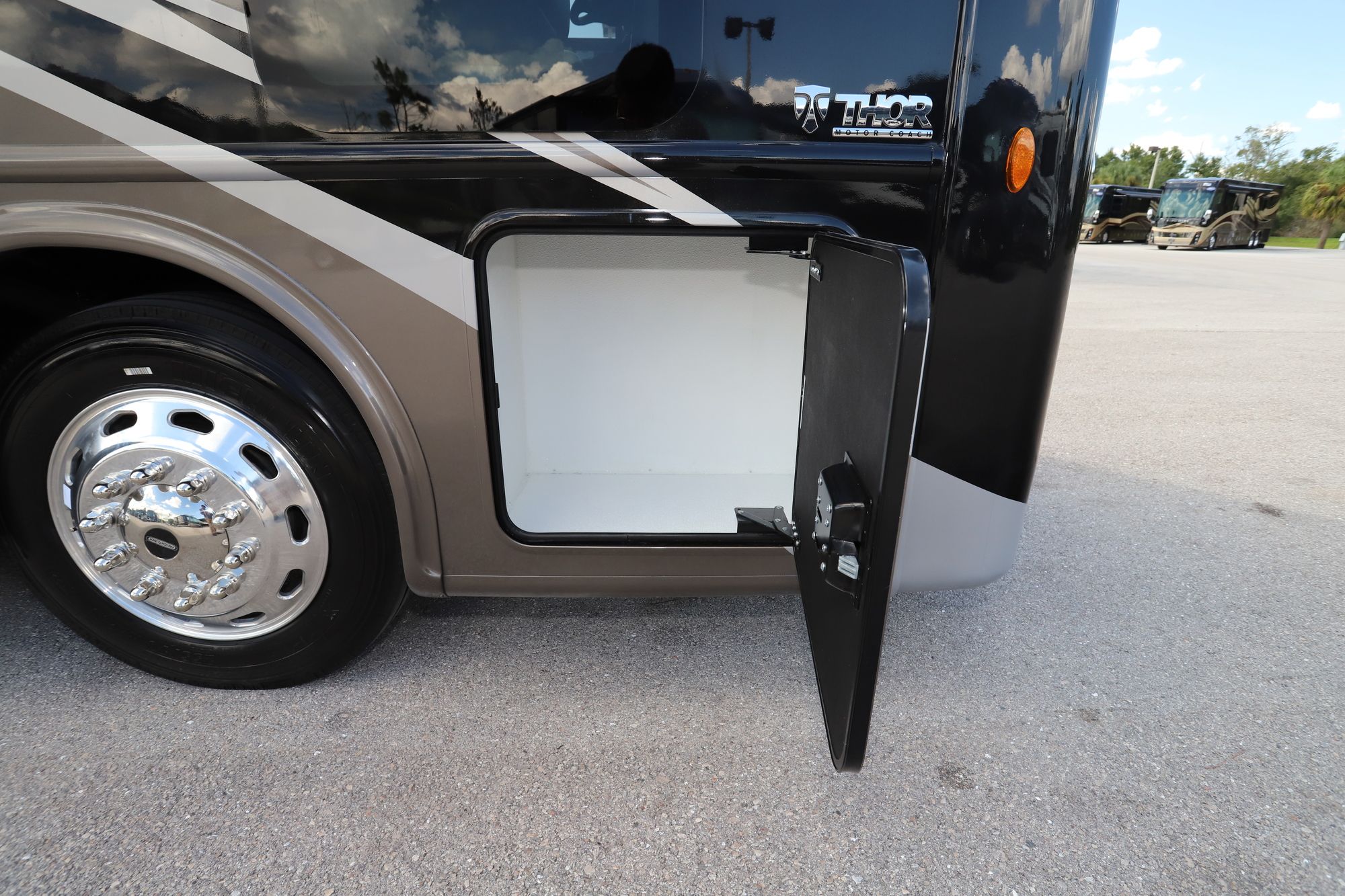 Used 2018 Tiffin Motor Homes Allegro Bus 37AP Class A  For Sale