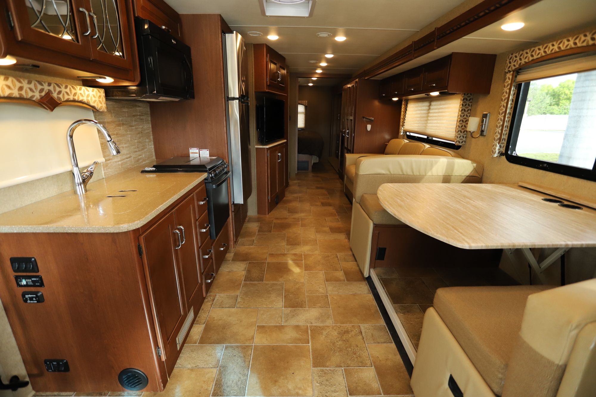 Used 2016 Four Winds Hurricane 34F Class A  For Sale