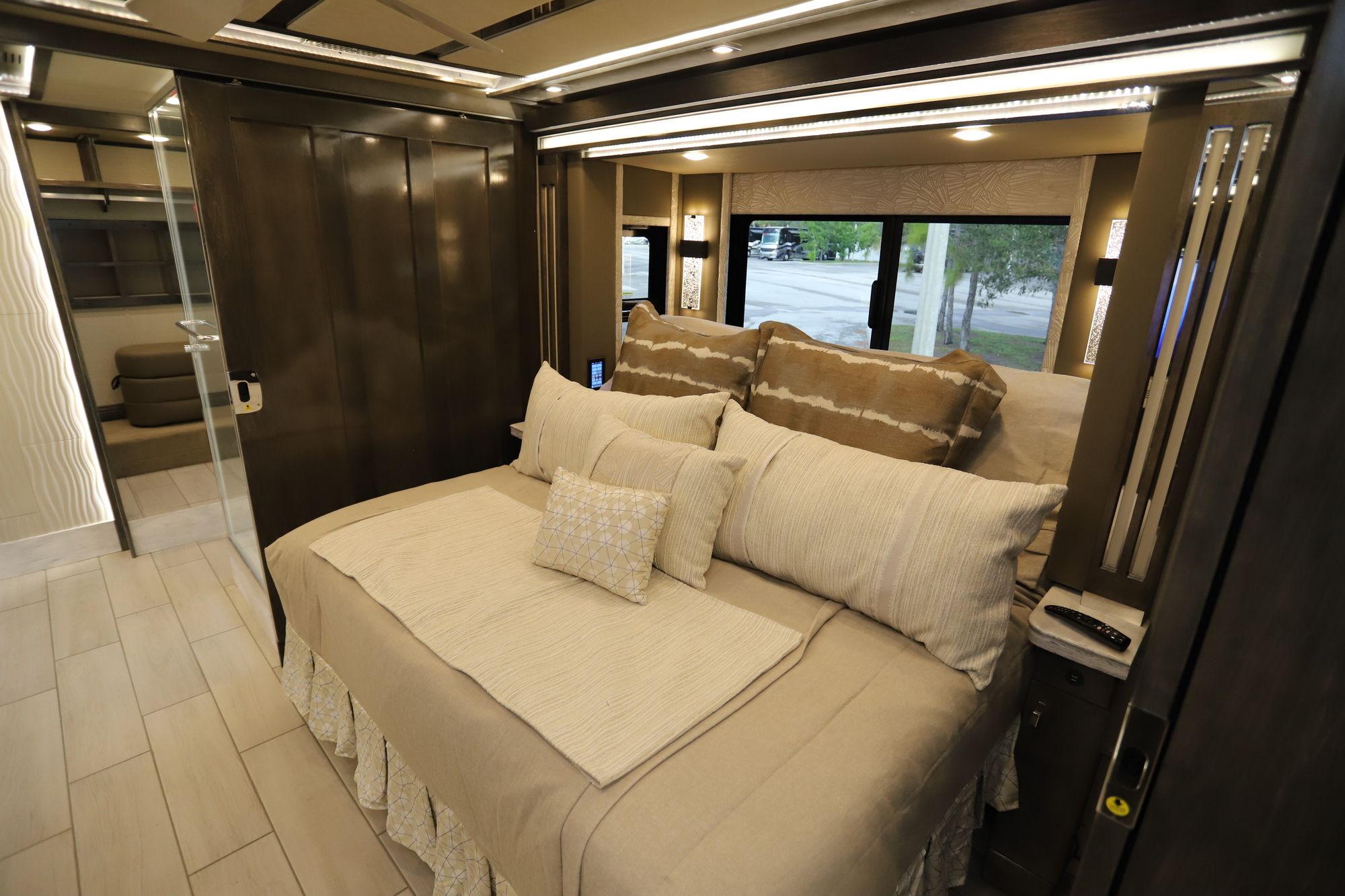 New 2021 Tiffin Motor Homes Zephyr 45PZ Class A  For Sale