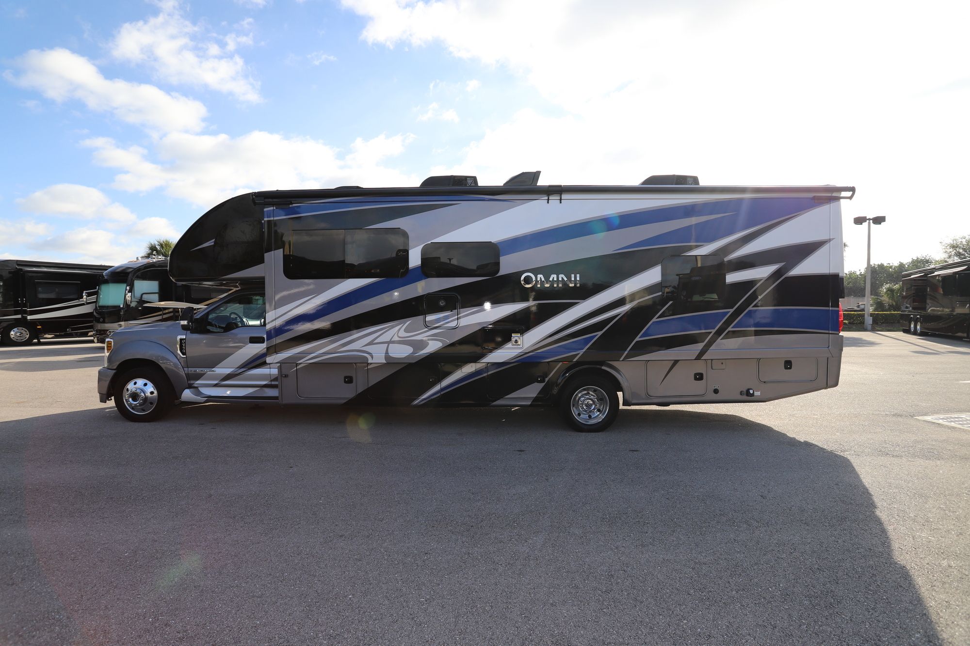 Used 2020 Thor Omni 34SV Super C  For Sale