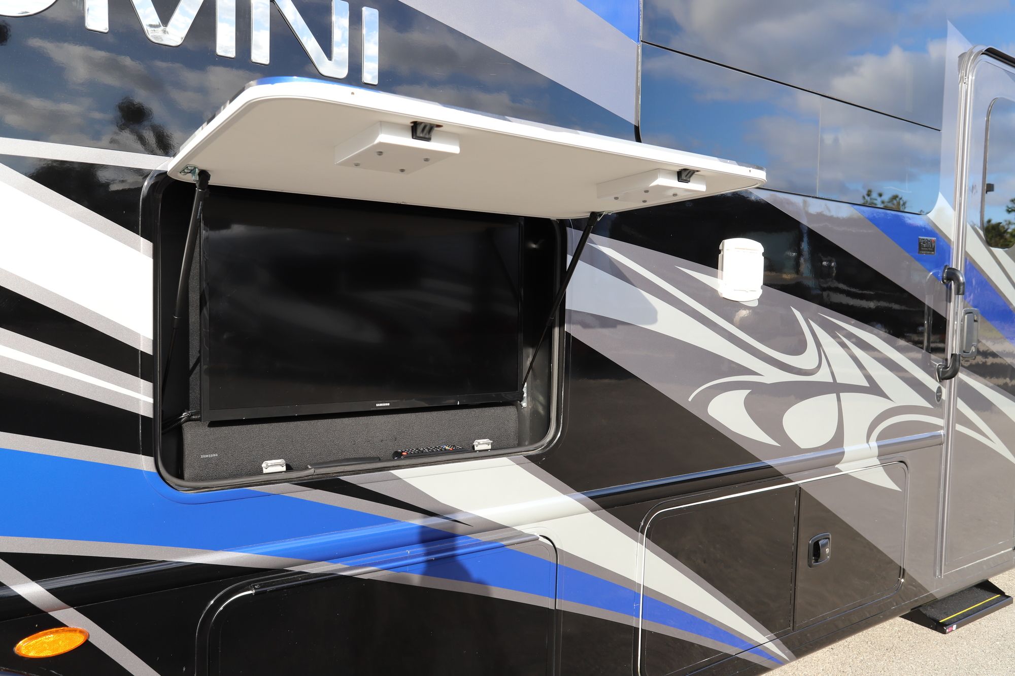 Used 2020 Thor Omni 34SV Super C  For Sale