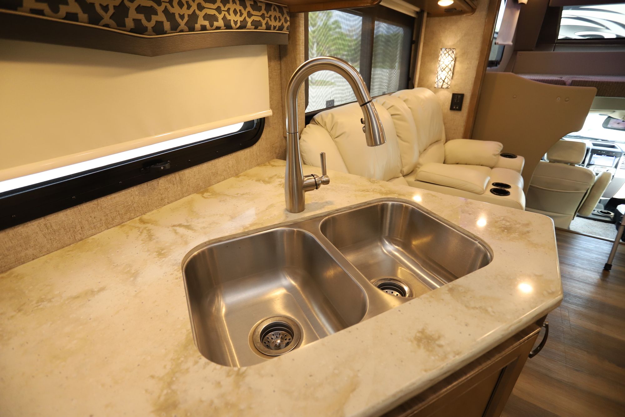 Used 2020 Thor Omni 34SV Super C  For Sale