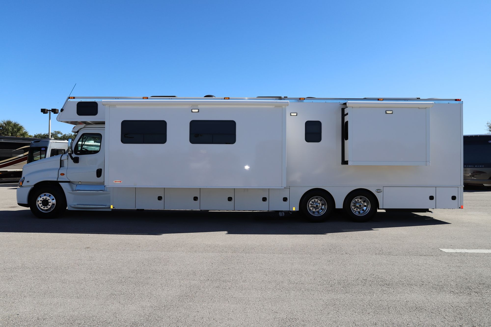 Used 2018 Renegade Rv Classic 3400 Class C  For Sale