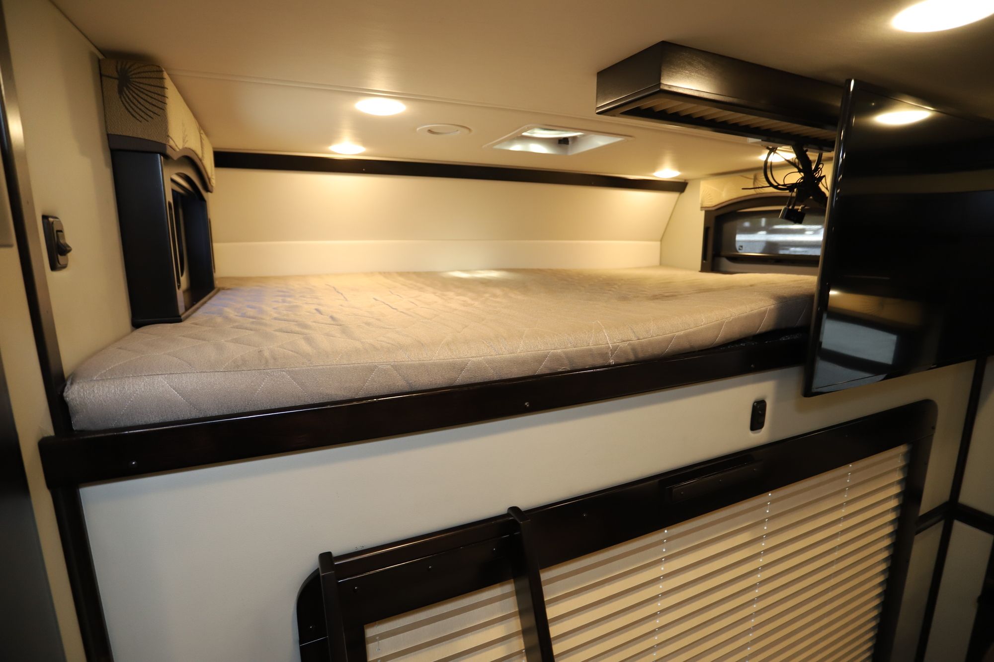 Used 2018 Renegade Rv Classic 3400 Class C  For Sale