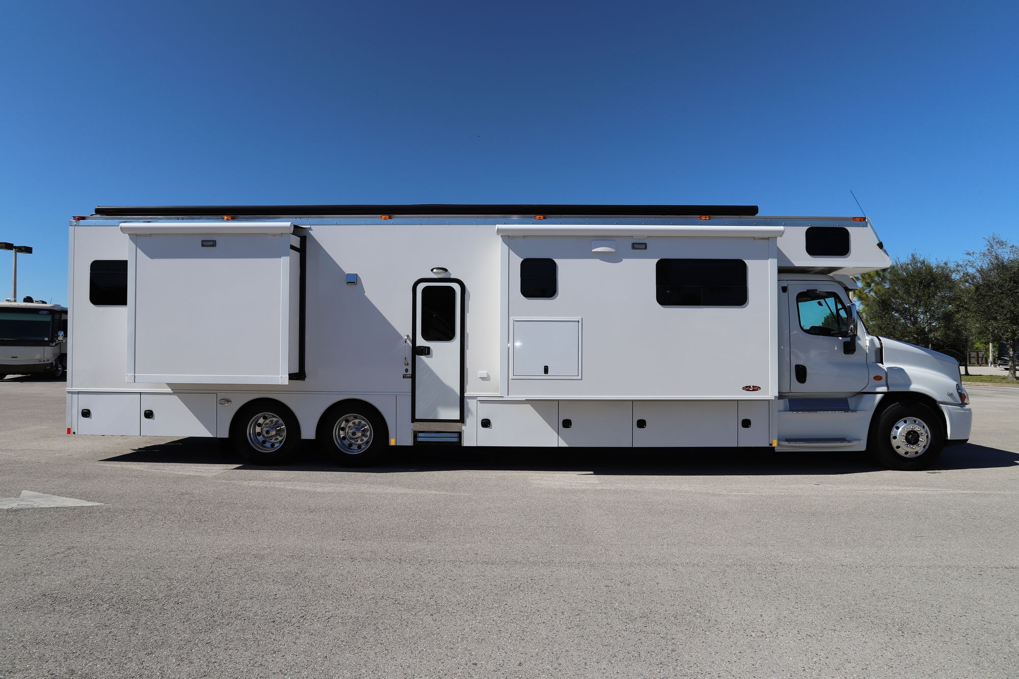 Used 2018 Renegade Rv Classic 3400 Class C  For Sale