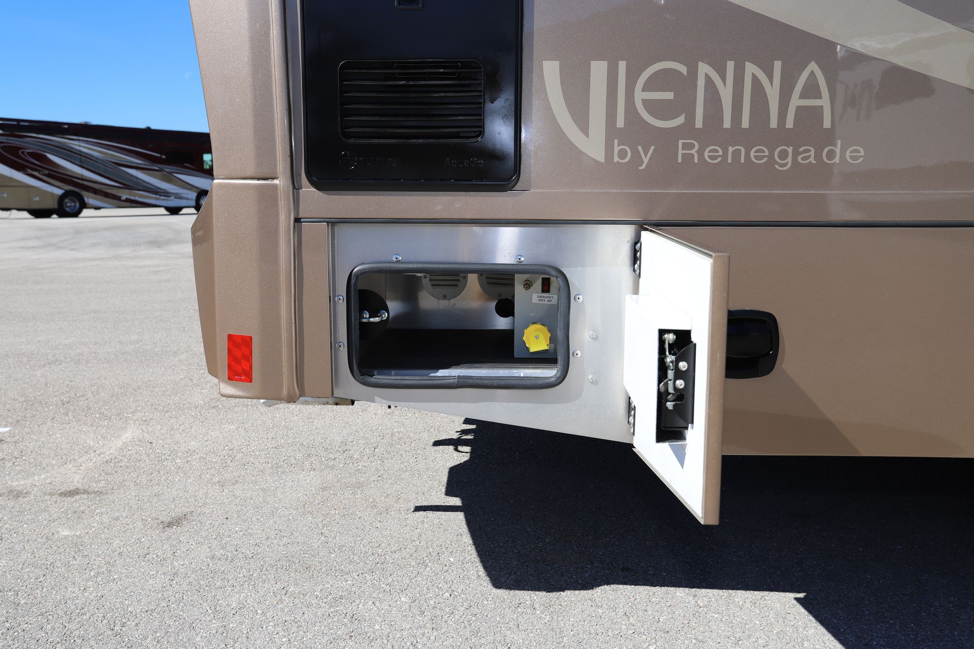 Used 2018 Renegade Rv Vienna 25VQRS Class C  For Sale
