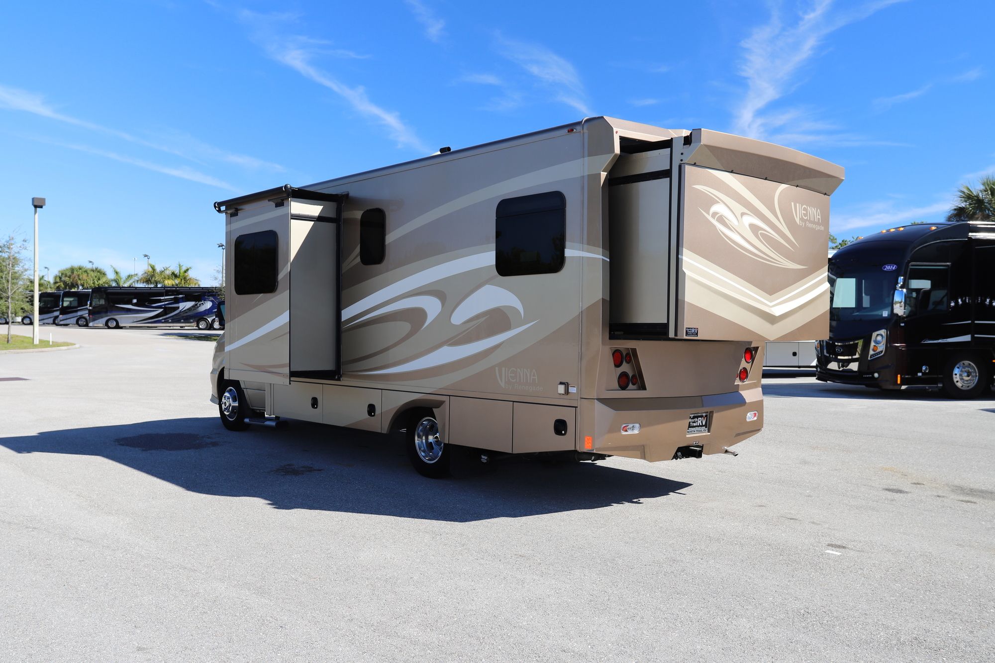Used 2018 Renegade Rv Vienna 25VQRS Class C  For Sale