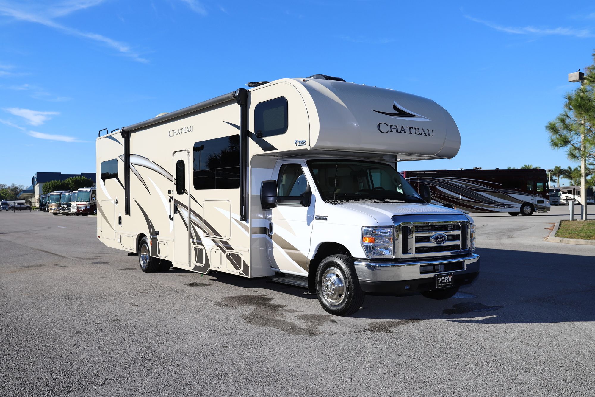 Used 2019 Thor Chateau 31W Class C  For Sale