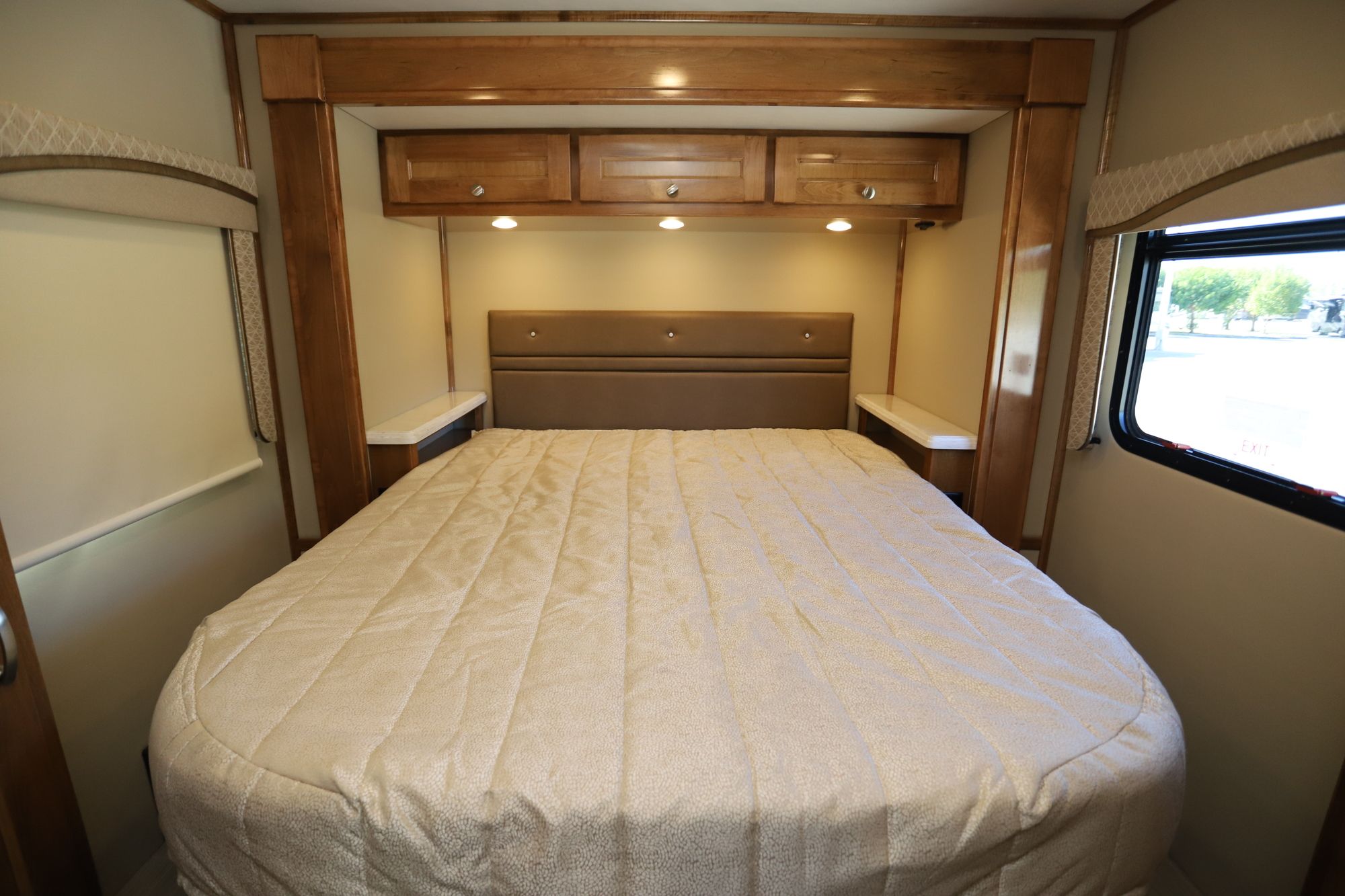 Used 2018 Renegade Rv Vienna 25VQRS Class C  For Sale