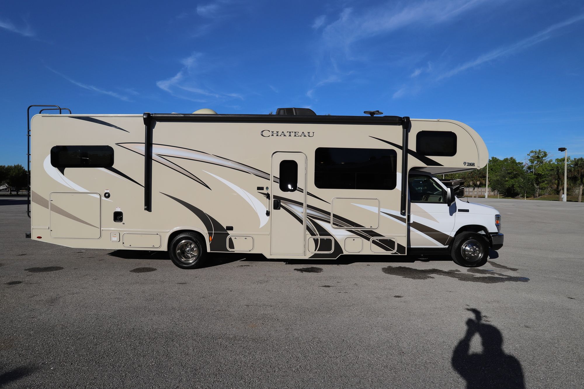 Used 2019 Thor Chateau 31W Class C  For Sale