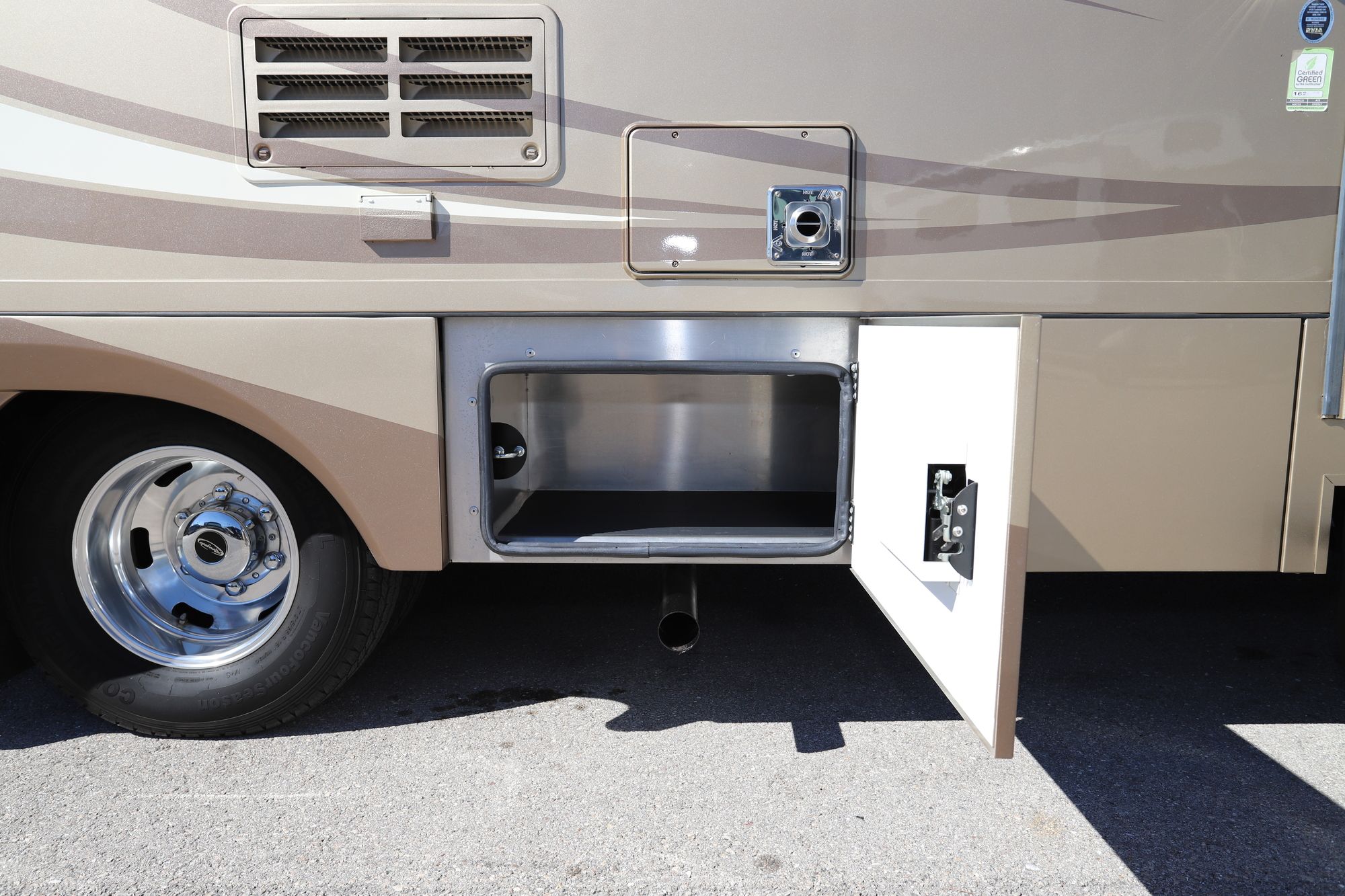 Used 2018 Renegade Rv Vienna 25VQRS Class C  For Sale