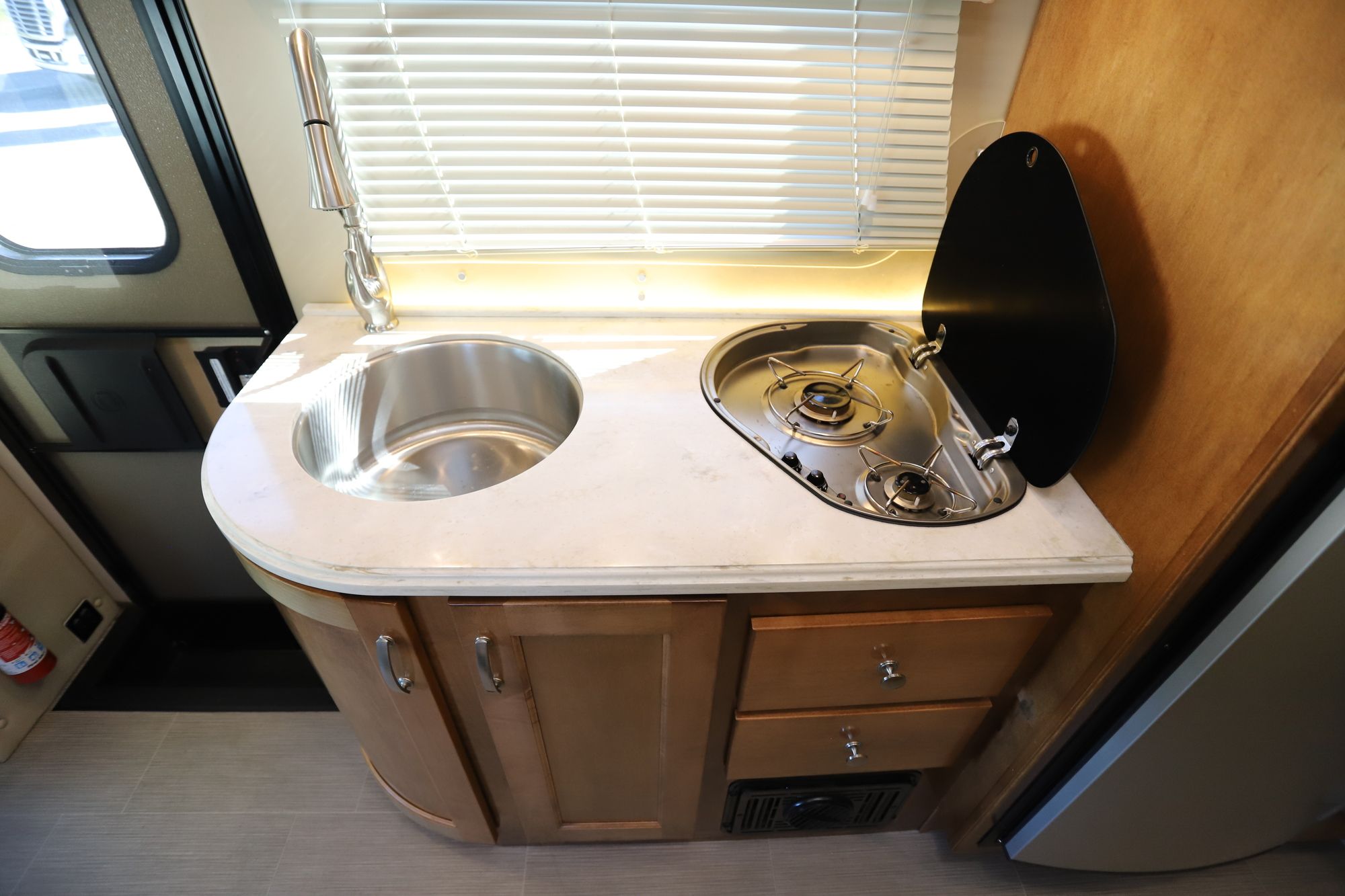 Used 2018 Renegade Rv Vienna 25VQRS Class C  For Sale