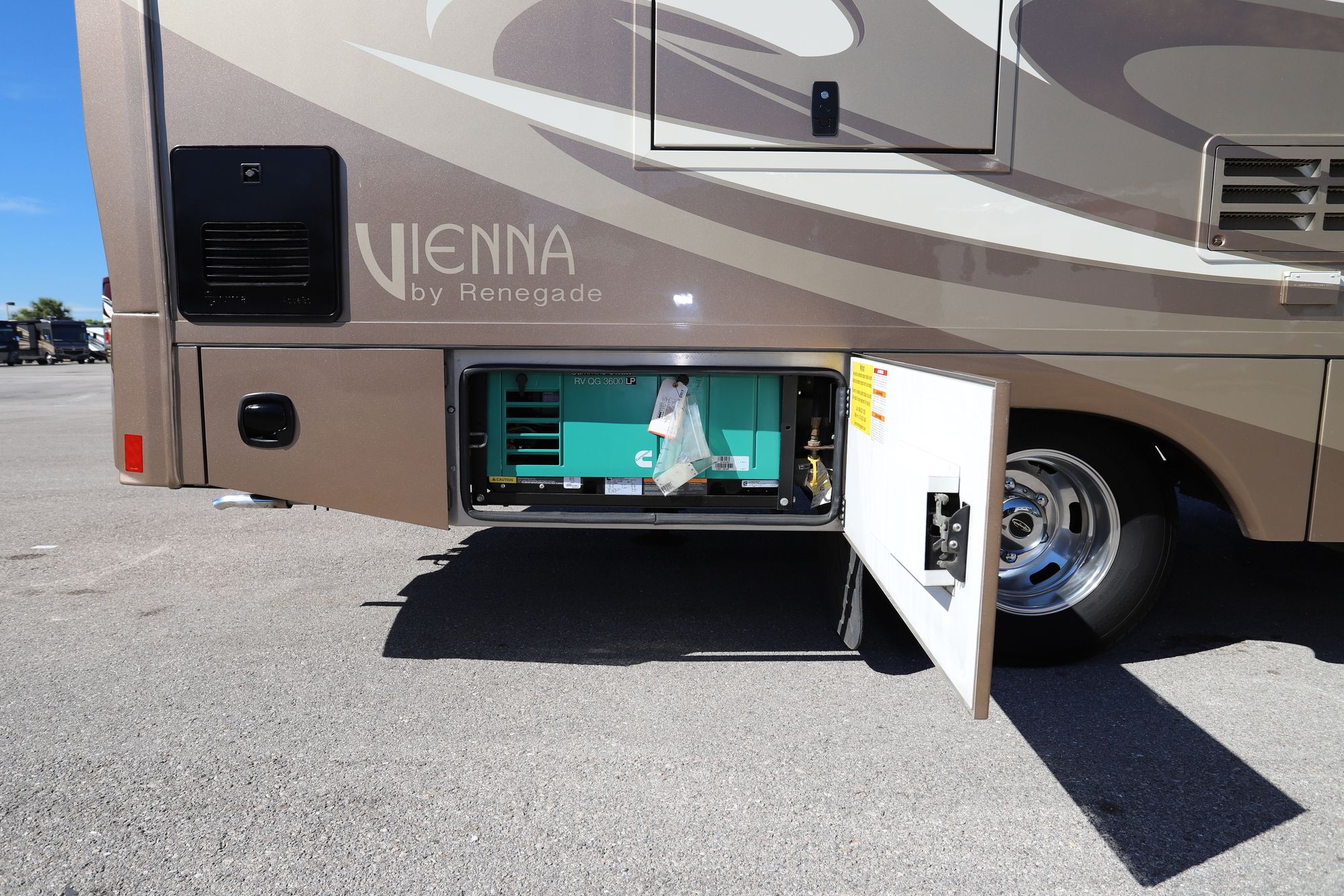 Used 2018 Renegade Rv Vienna 25VQRS Class C  For Sale