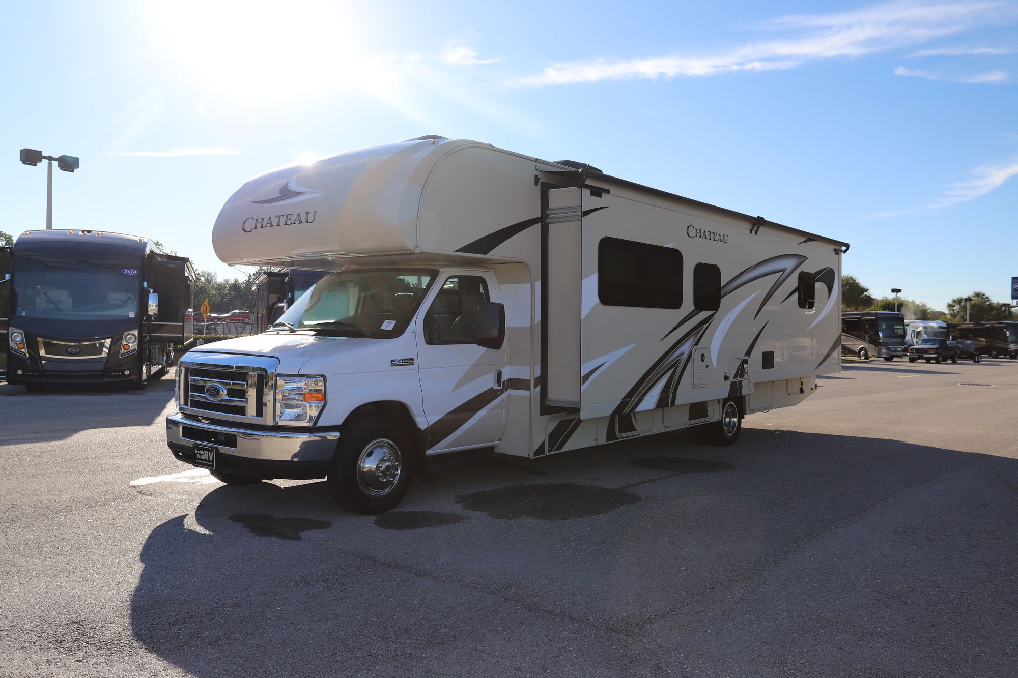 Used 2019 Thor Chateau 31W Class C  For Sale