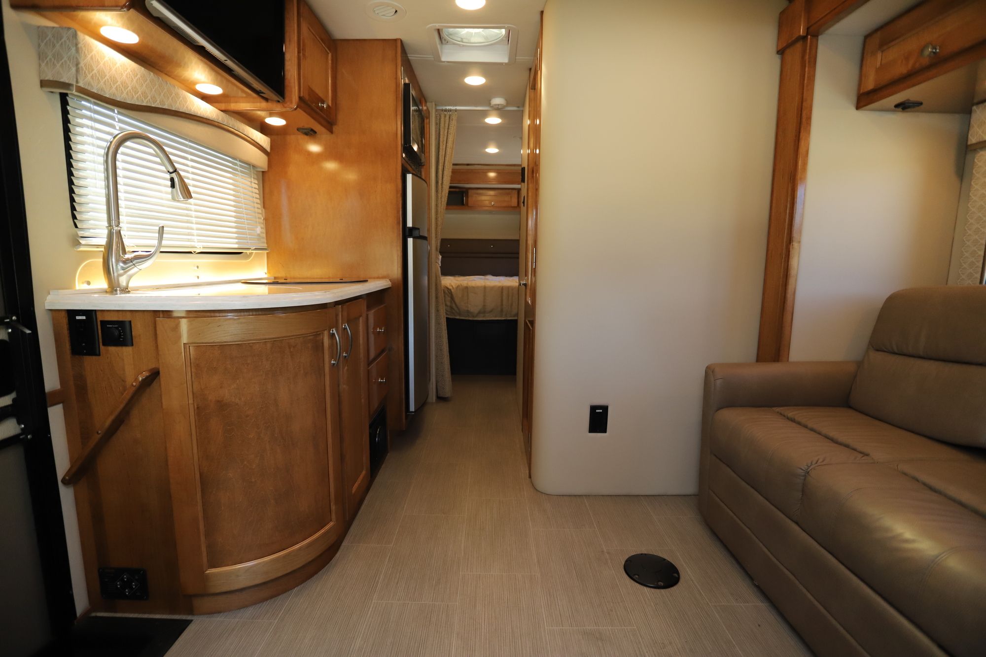 Used 2018 Renegade Rv Vienna 25VQRS Class C  For Sale
