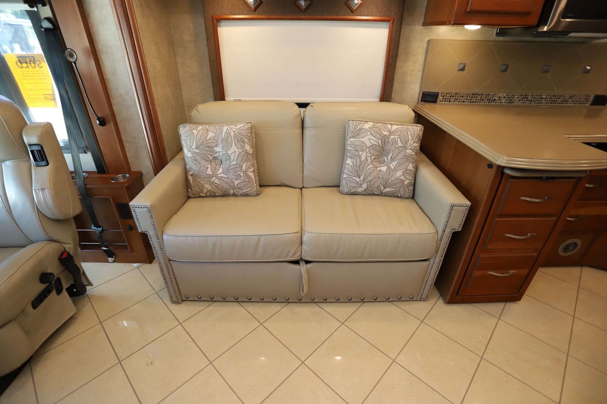 Used 2014 Winnebago Journey 36M Class A  For Sale