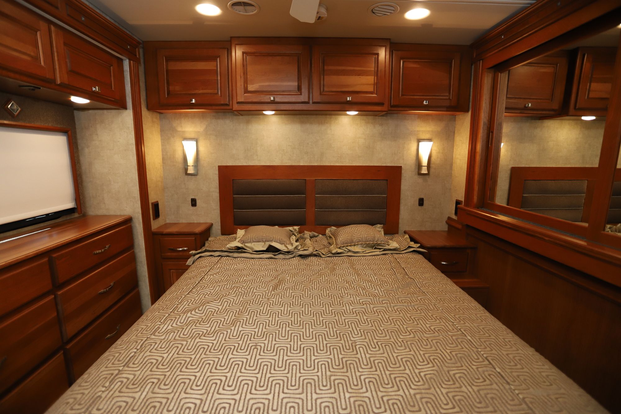 Used 2014 Winnebago Journey 36M Class A  For Sale