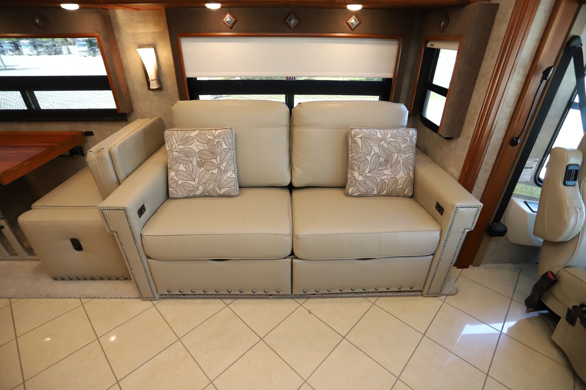 Used 2014 Winnebago Journey 36M Class A  For Sale