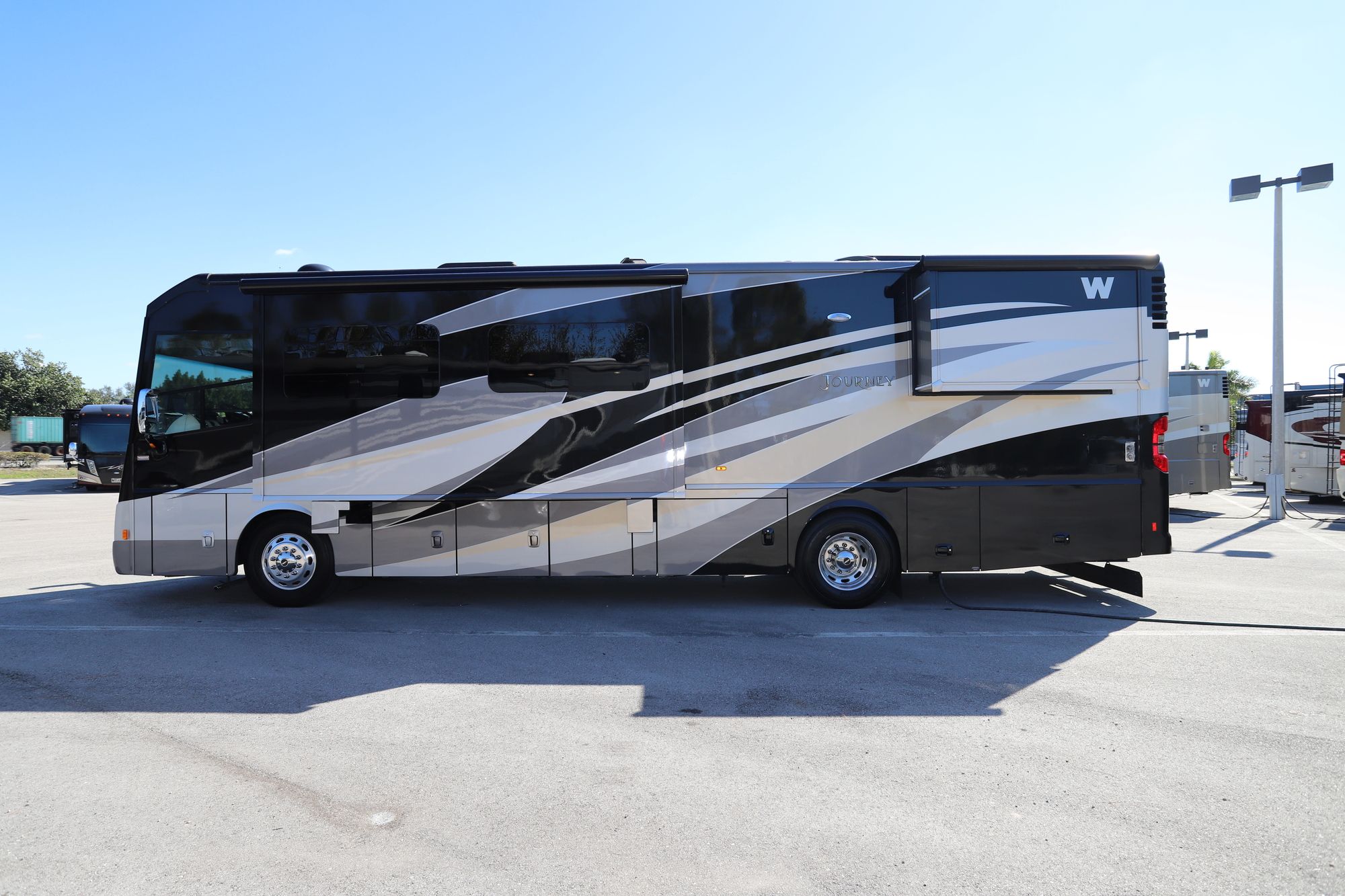 Used 2014 Winnebago Journey 36M Class A  For Sale