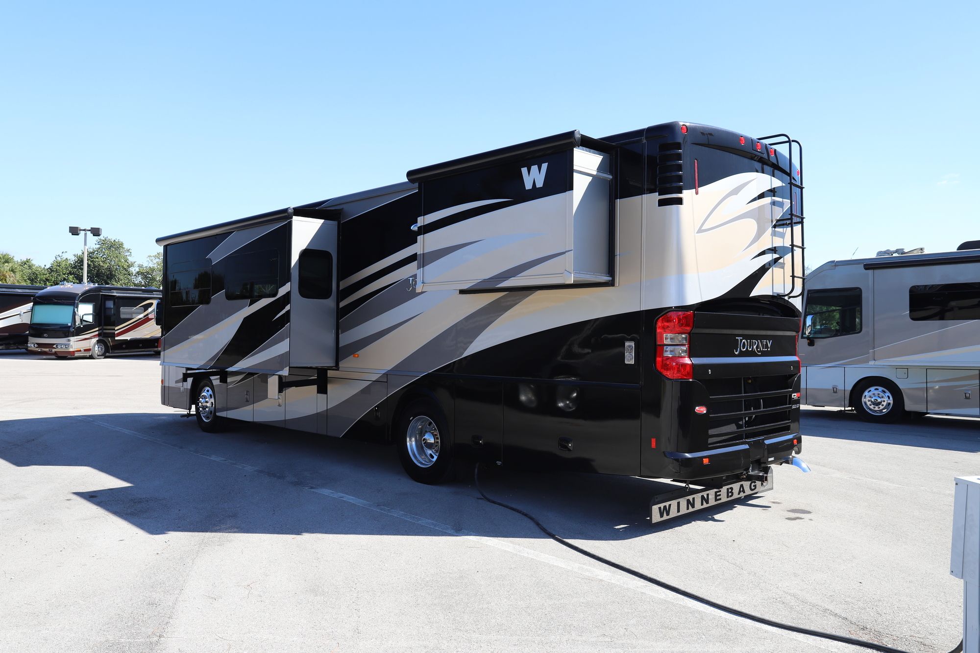 Used 2014 Winnebago Journey 36M Class A  For Sale