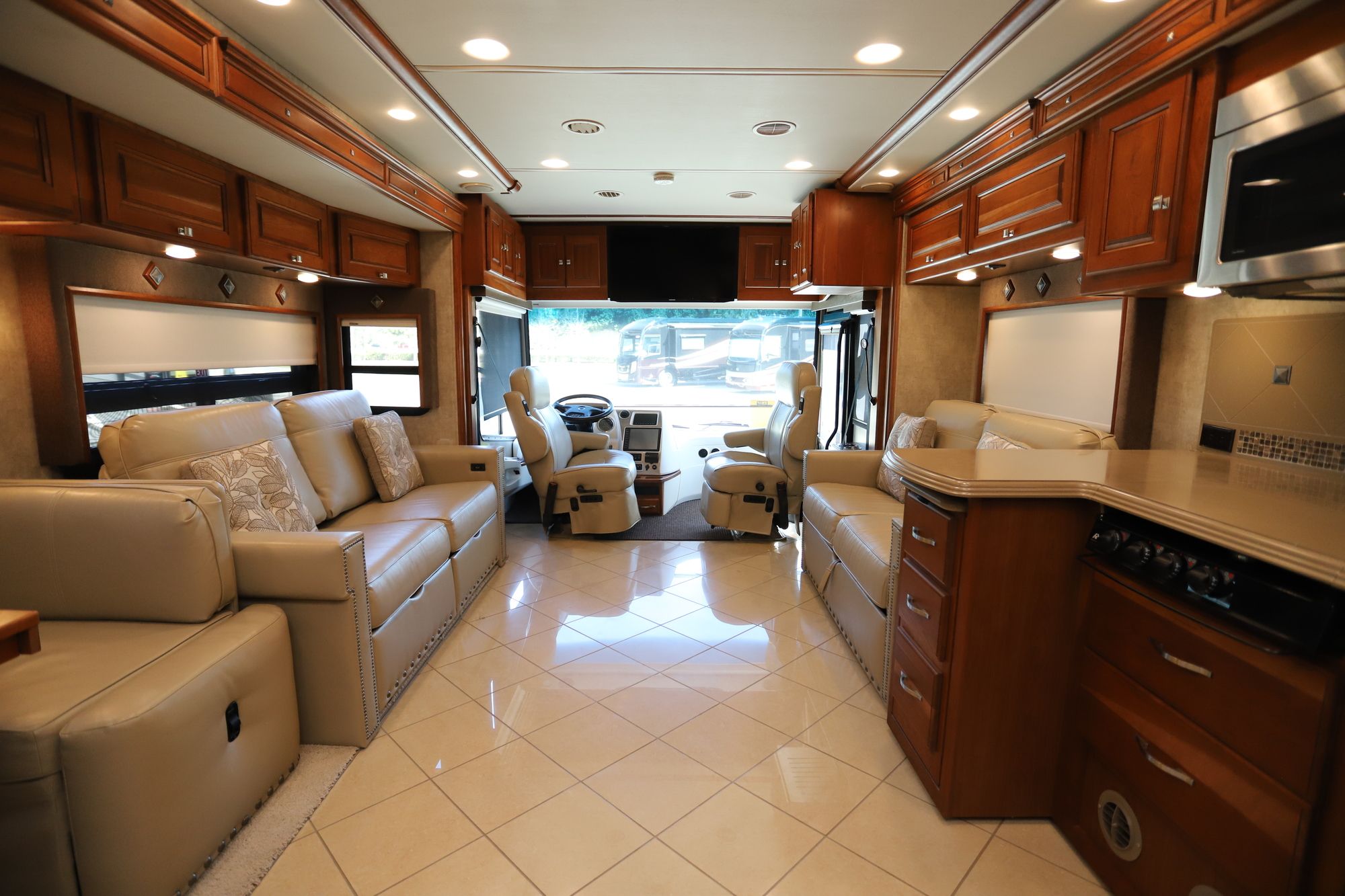 Used 2014 Winnebago Journey 36M Class A  For Sale