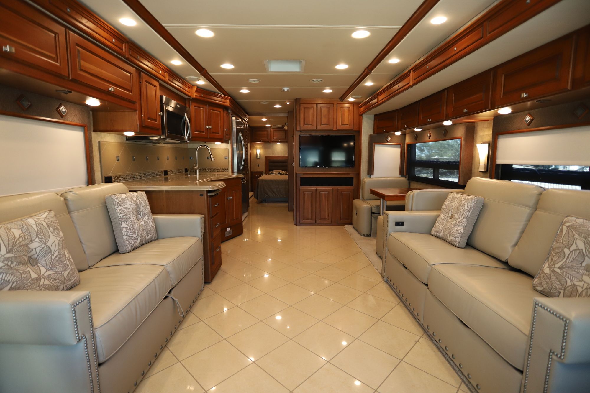 Used 2014 Winnebago Journey 36M Class A  For Sale