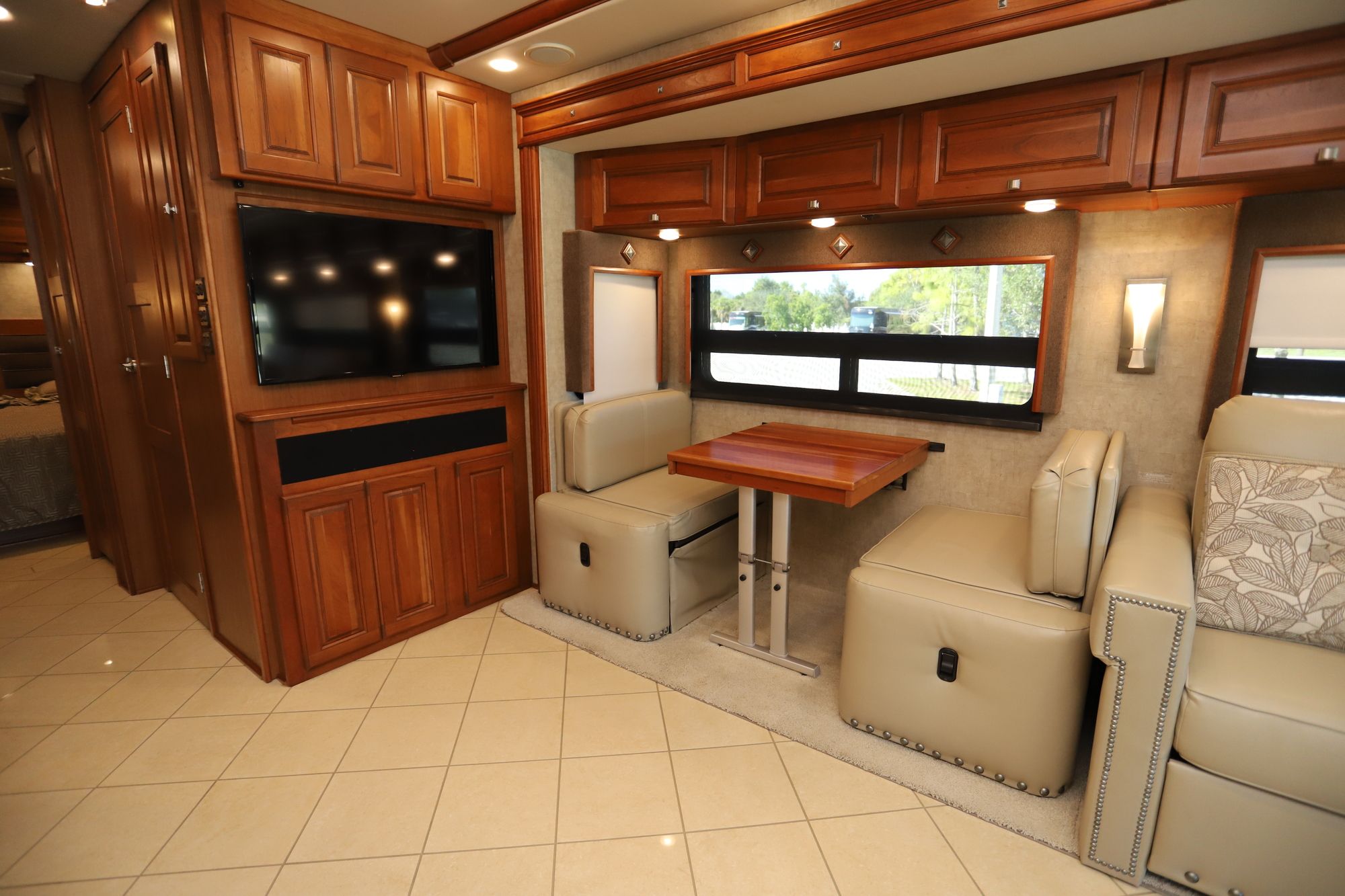 Used 2014 Winnebago Journey 36M Class A  For Sale