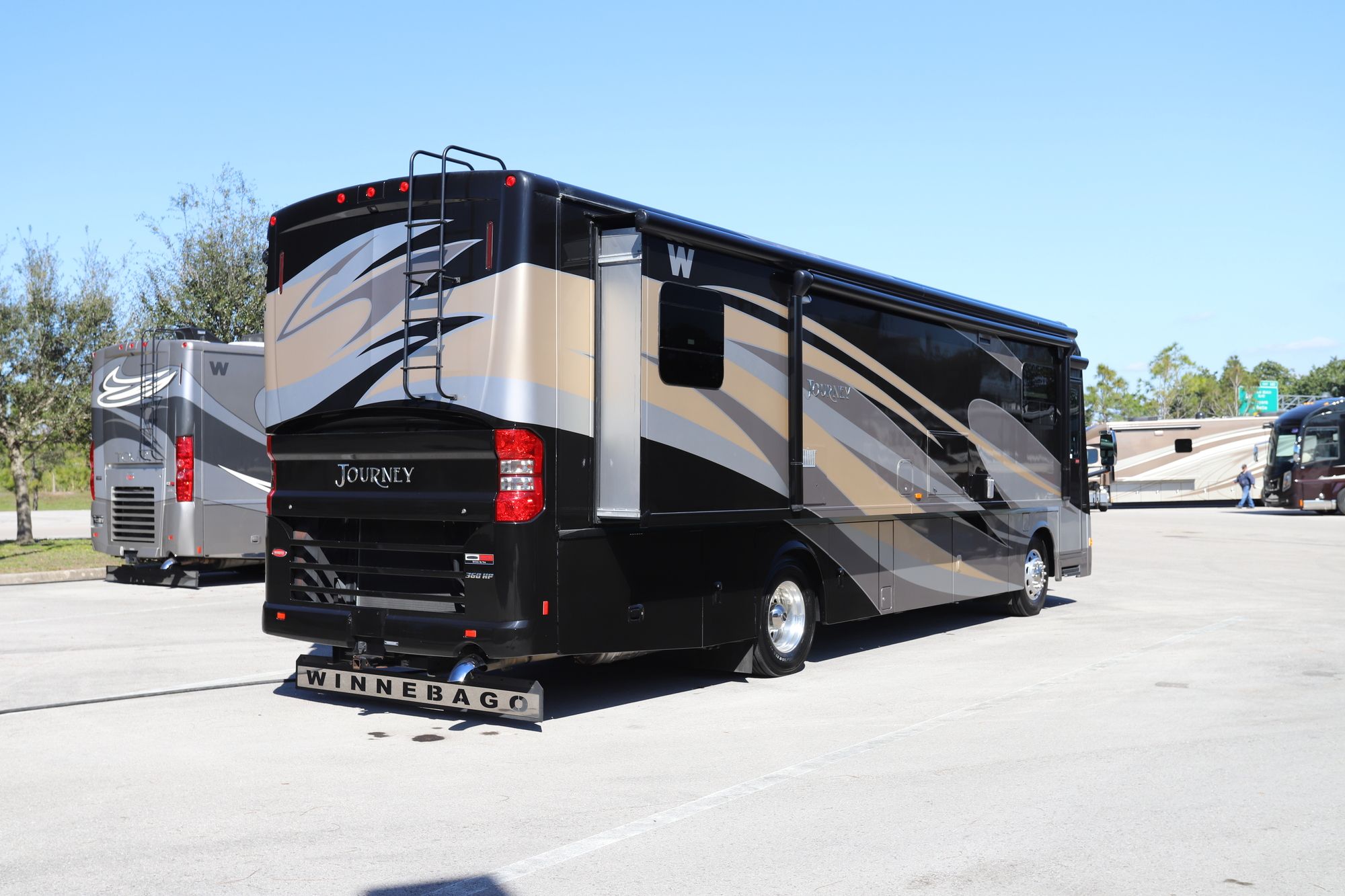 Used 2014 Winnebago Journey 36M Class A  For Sale