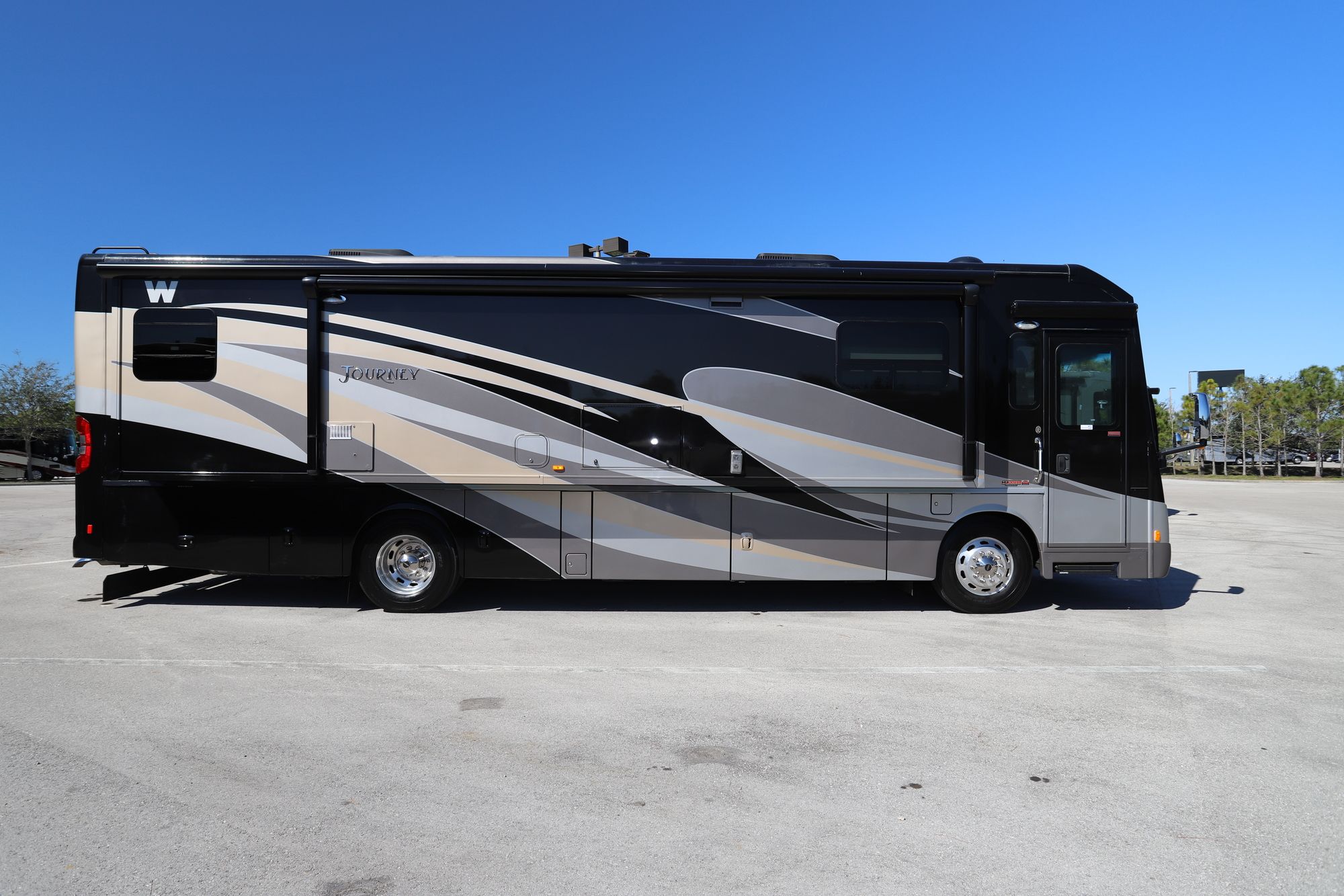 Used 2014 Winnebago Journey 36M Class A  For Sale