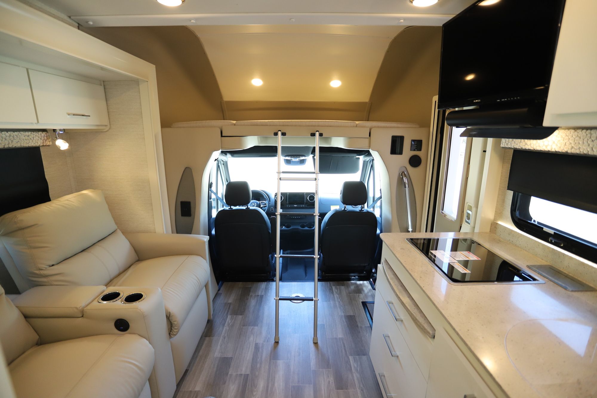 New 2021 Tiffin Motor Homes Wayfarer 25SW Class C  For Sale