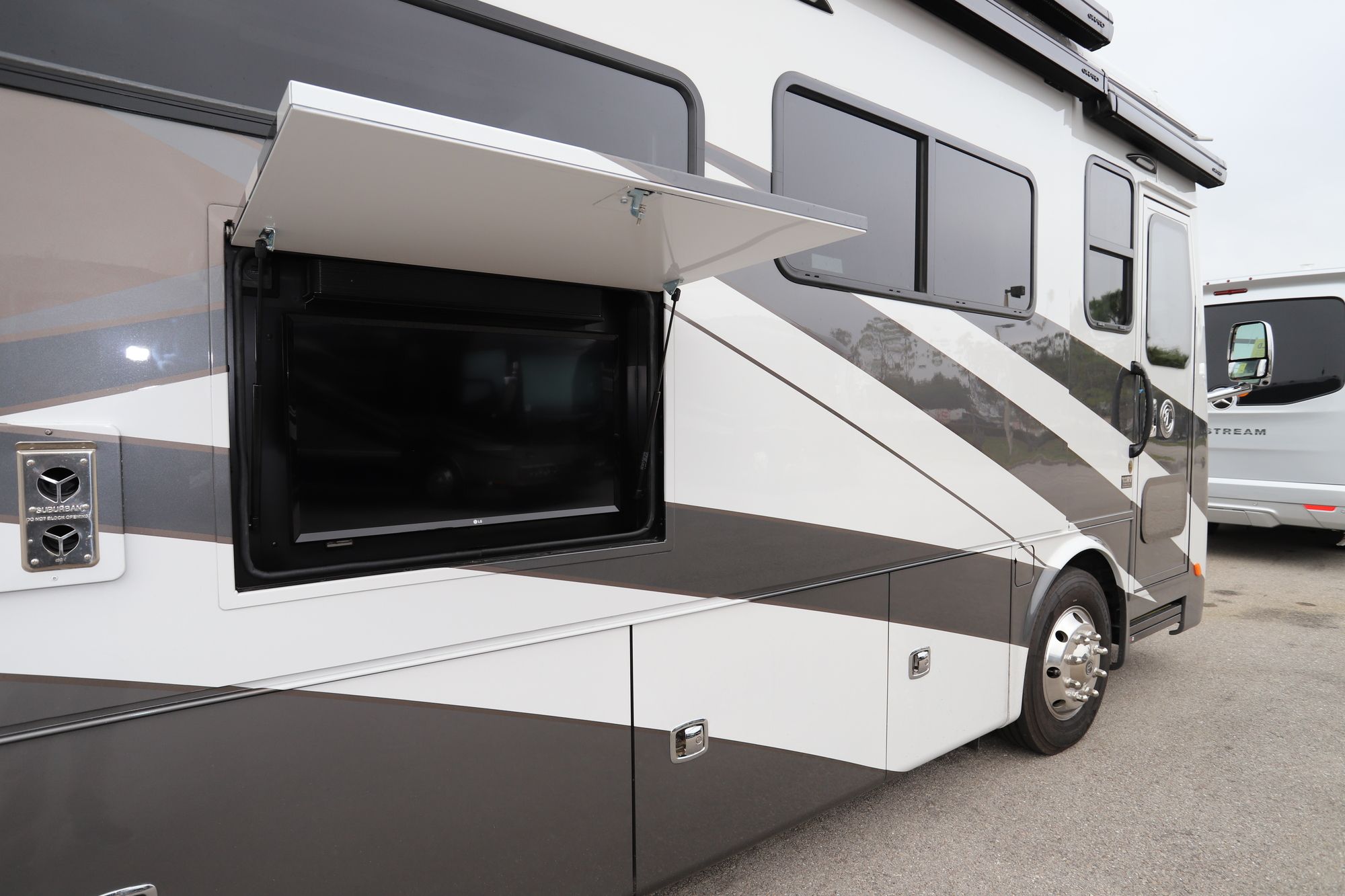 New 2021 Tiffin Motor Homes Breeze 33BR Class A  For Sale