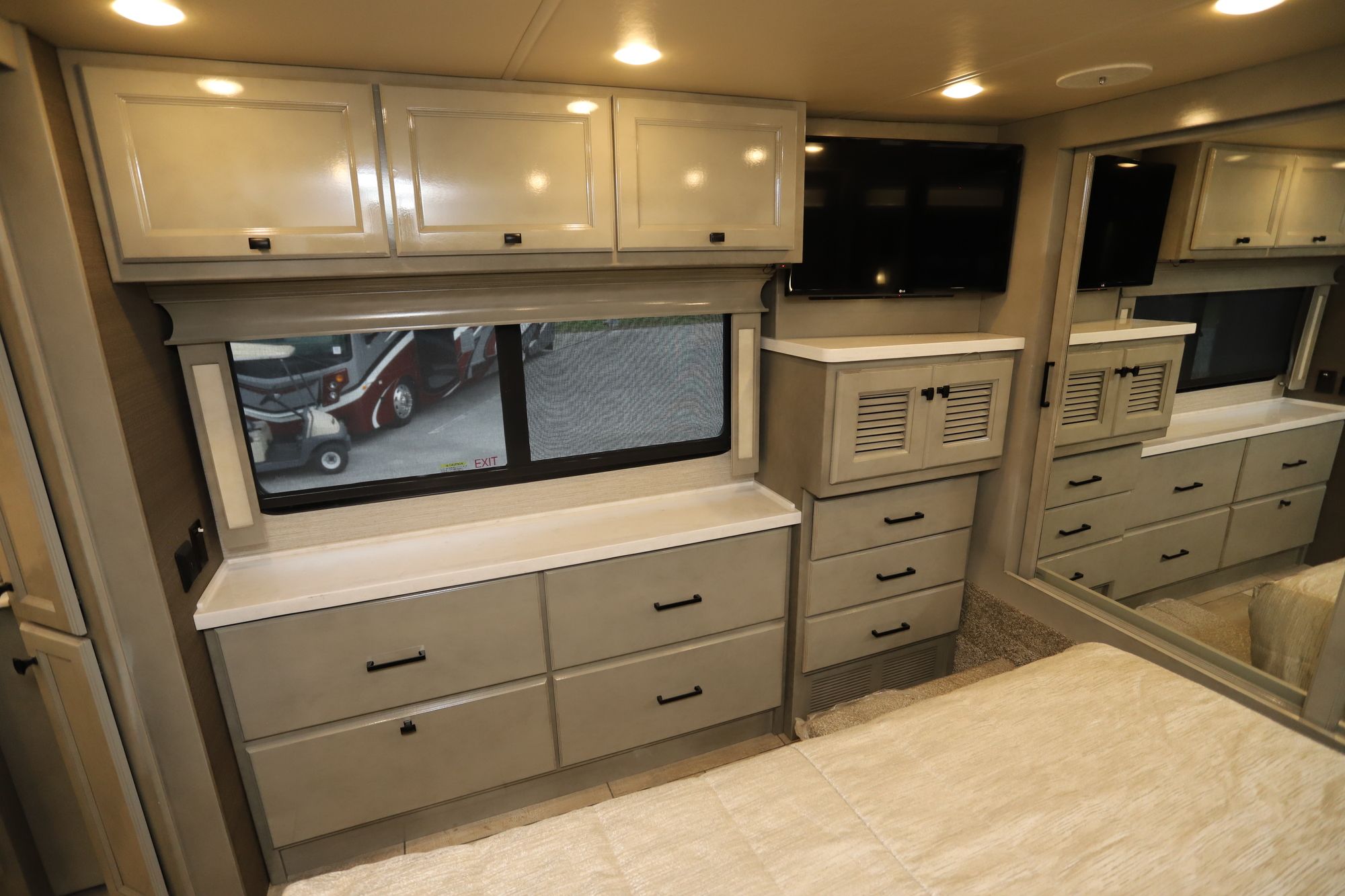 New 2021 Tiffin Motor Homes Breeze 33BR Class A  For Sale