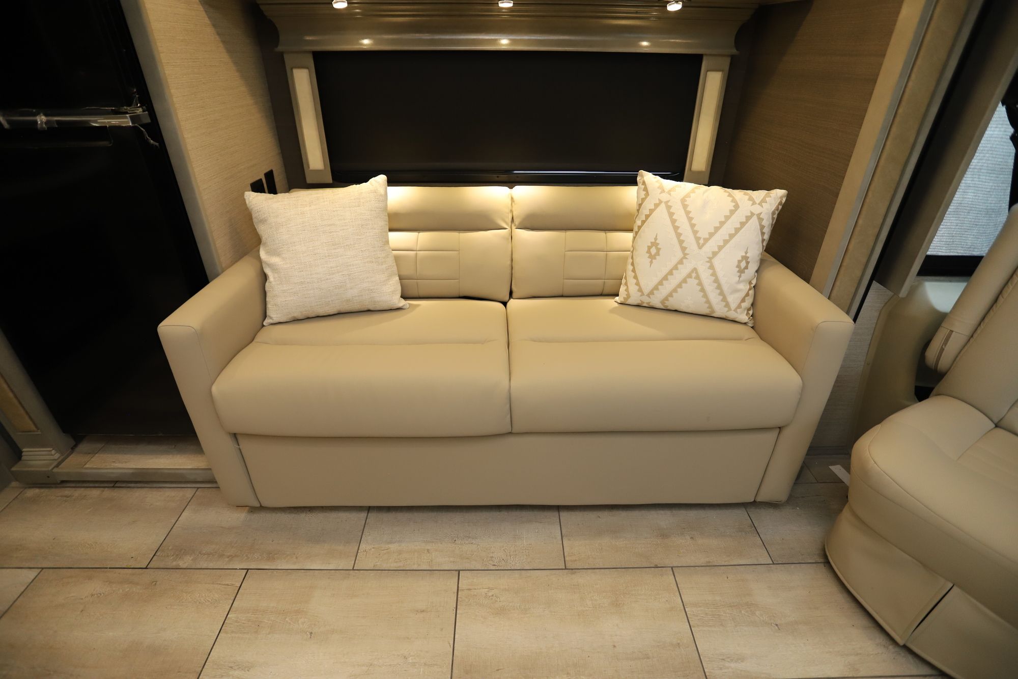 New 2021 Tiffin Motor Homes Breeze 33BR Class A  For Sale