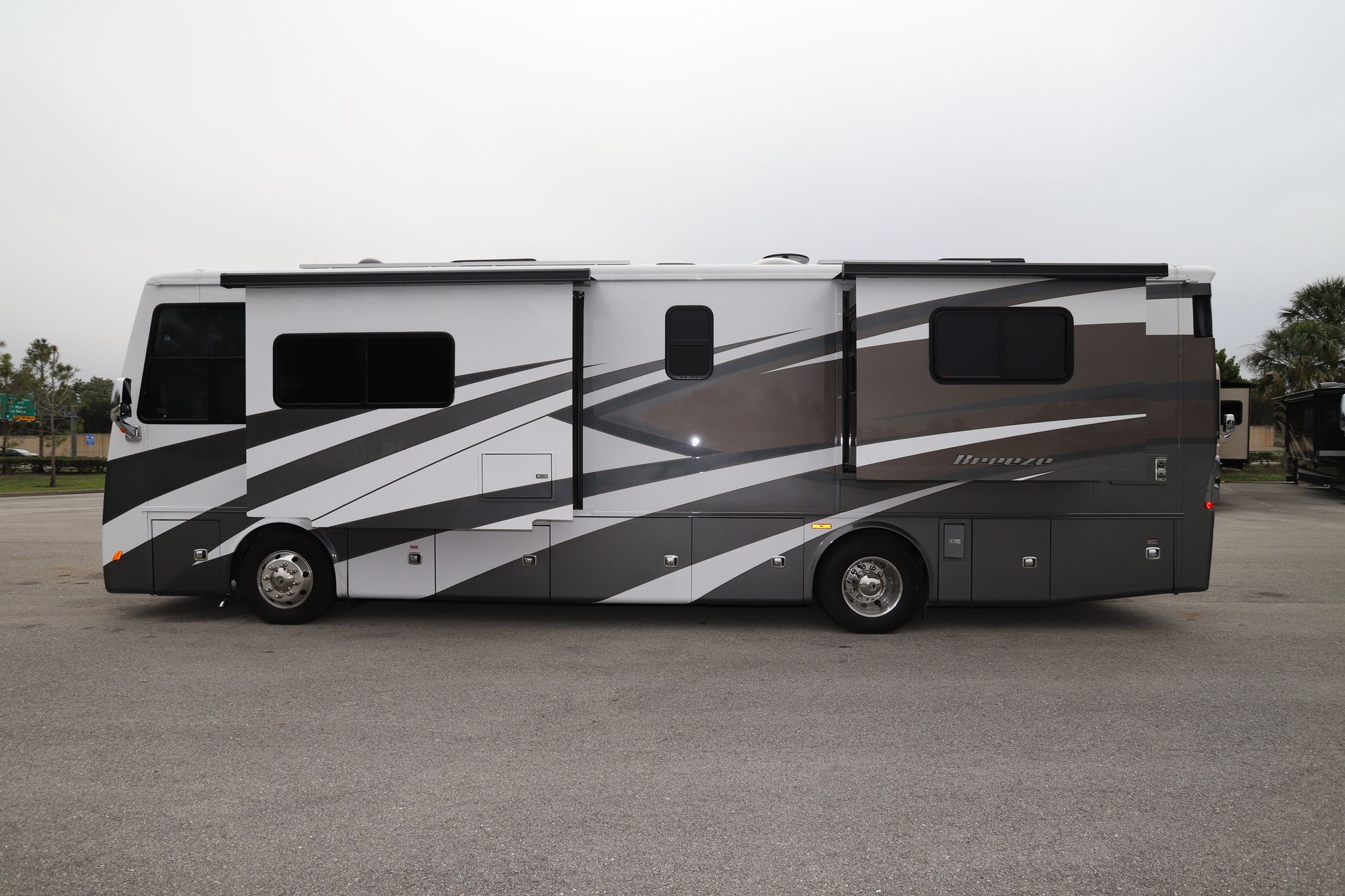 New 2021 Tiffin Motor Homes Breeze 33BR Class A  For Sale