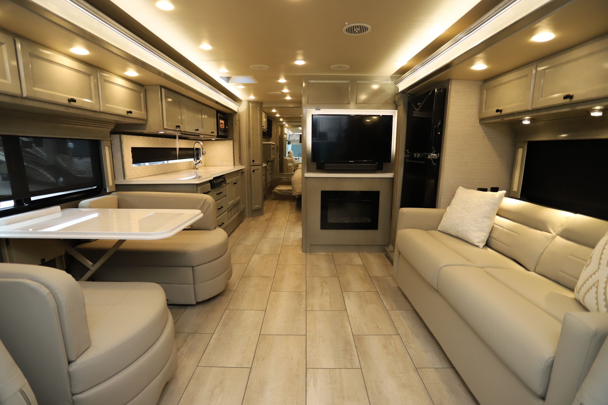 New 2021 Tiffin Motor Homes Breeze 33BR Class A  For Sale