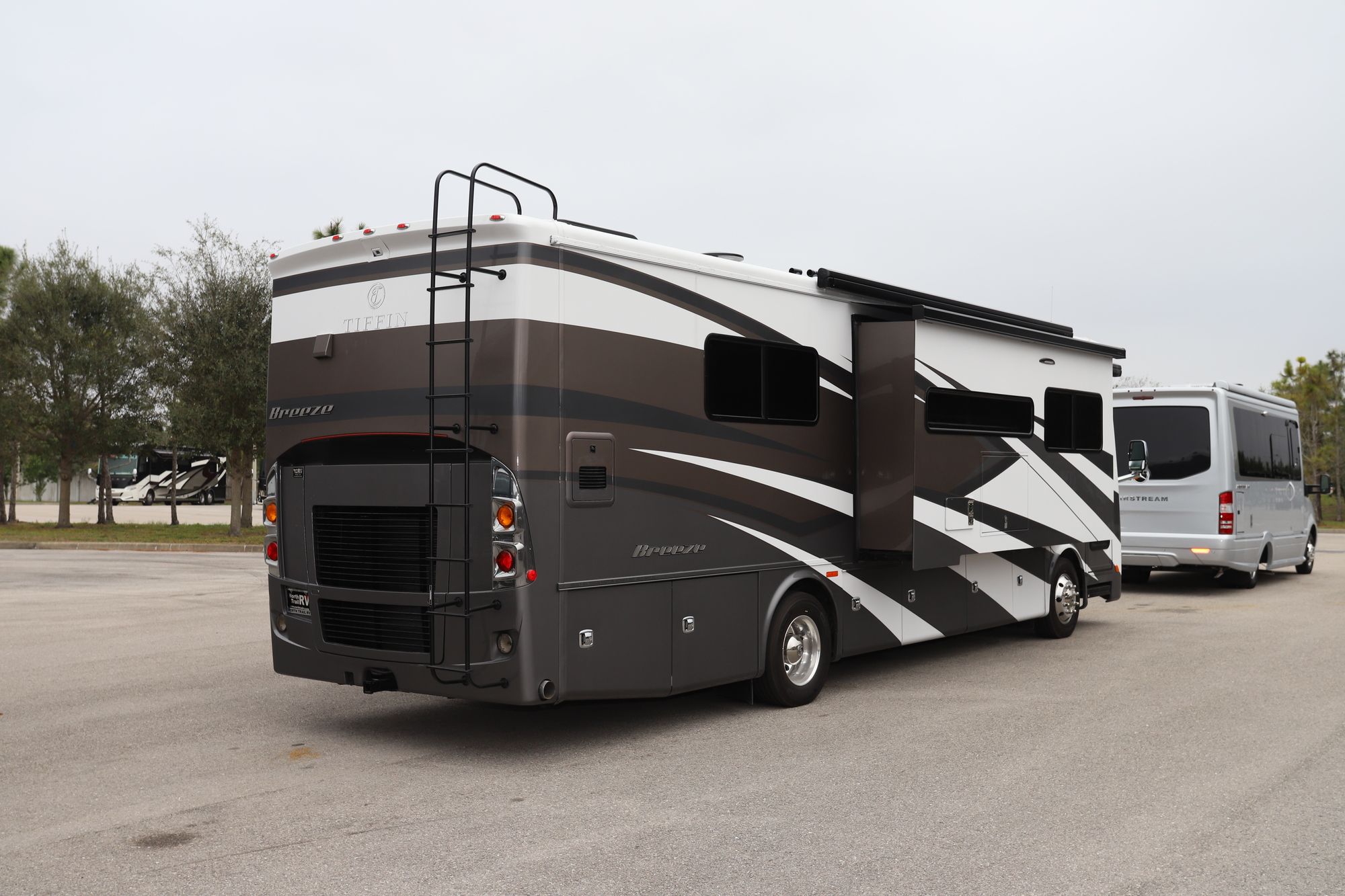 New 2021 Tiffin Motor Homes Breeze 33BR Class A  For Sale