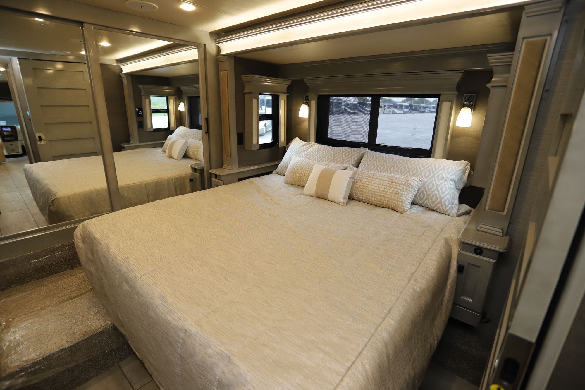 New 2021 Tiffin Motor Homes Breeze 33BR Class A  For Sale