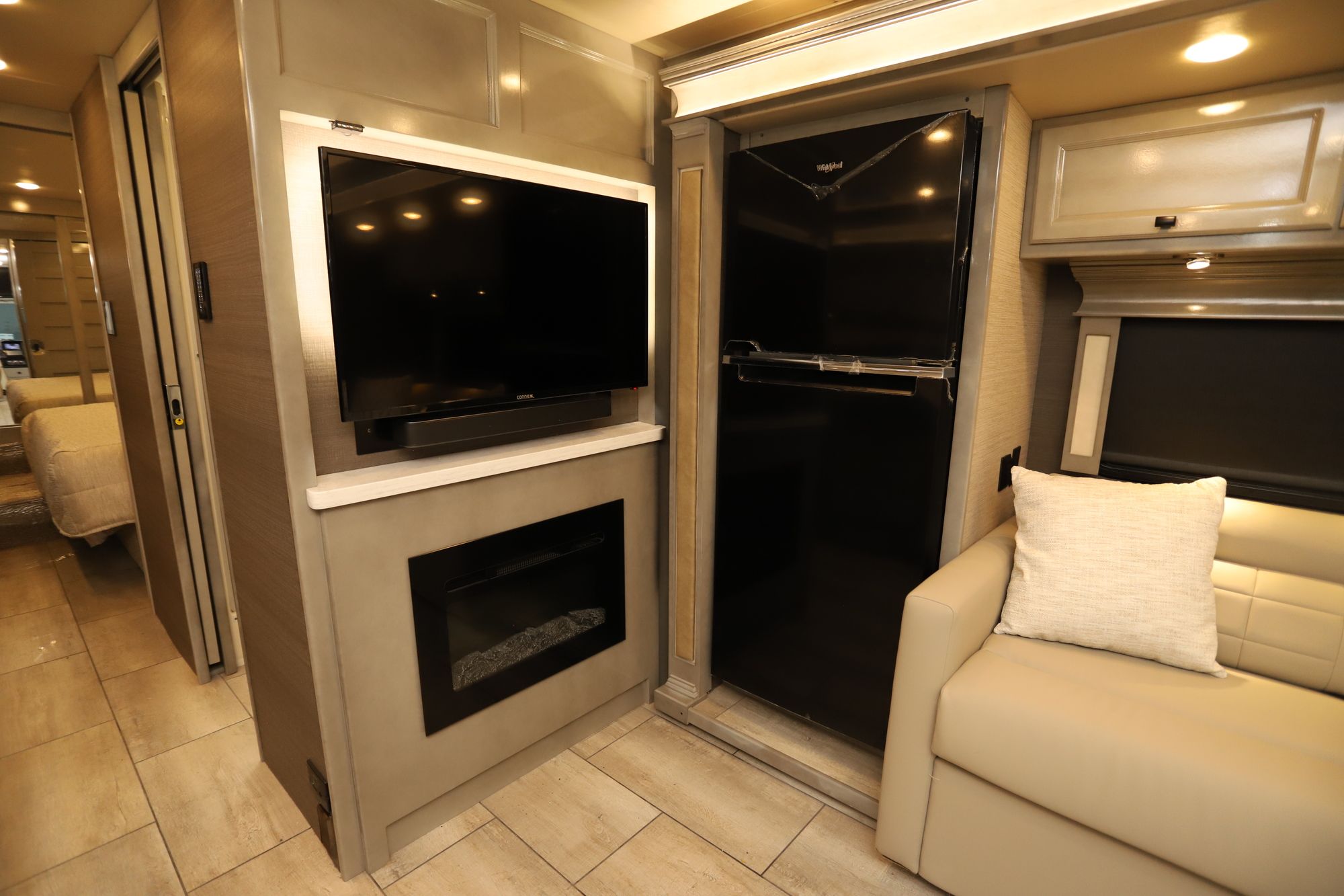 New 2021 Tiffin Motor Homes Breeze 33BR Class A  For Sale