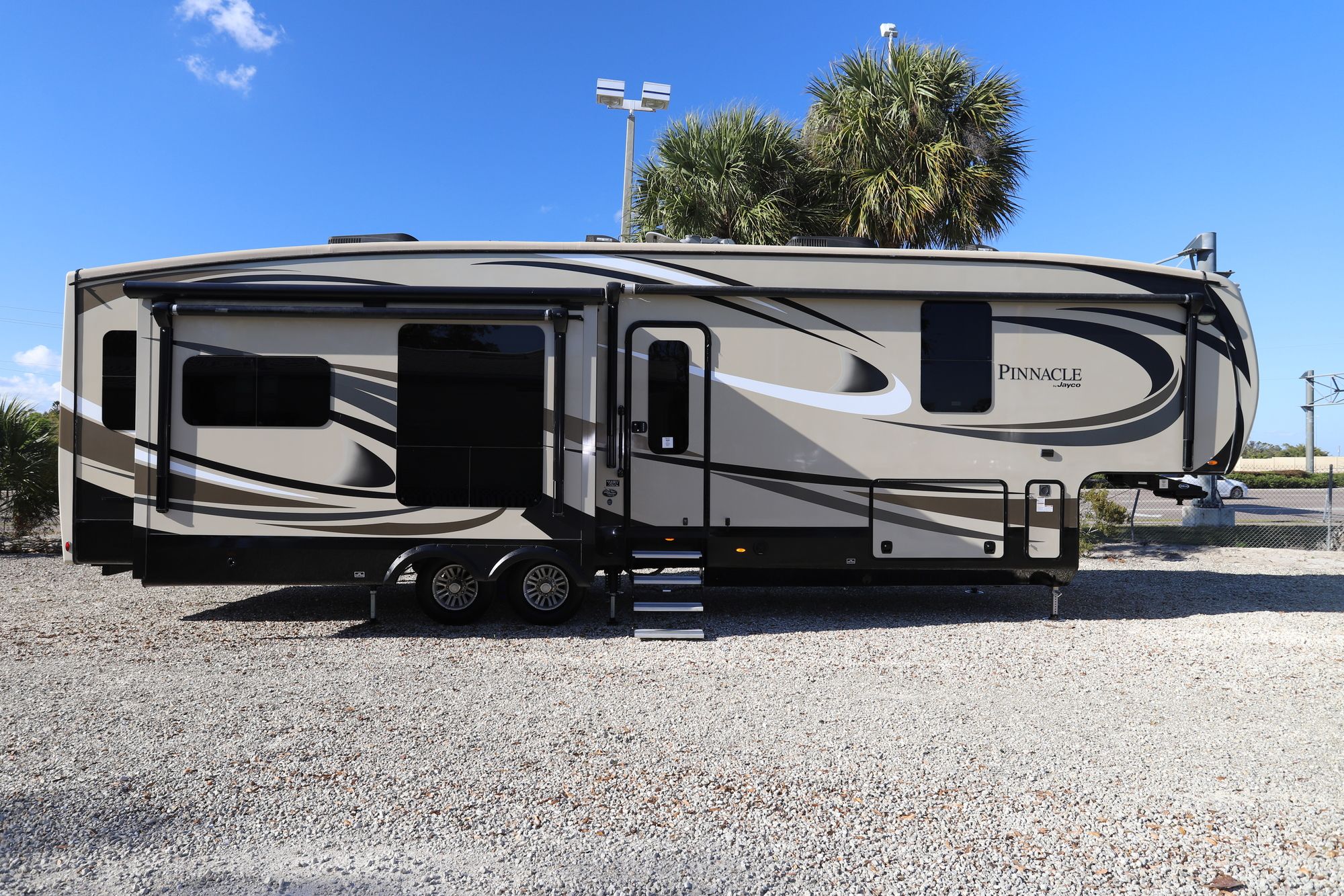 New 2017 Jayco Pinnacle Fw 36FBTS Fifth Wheel  For Sale