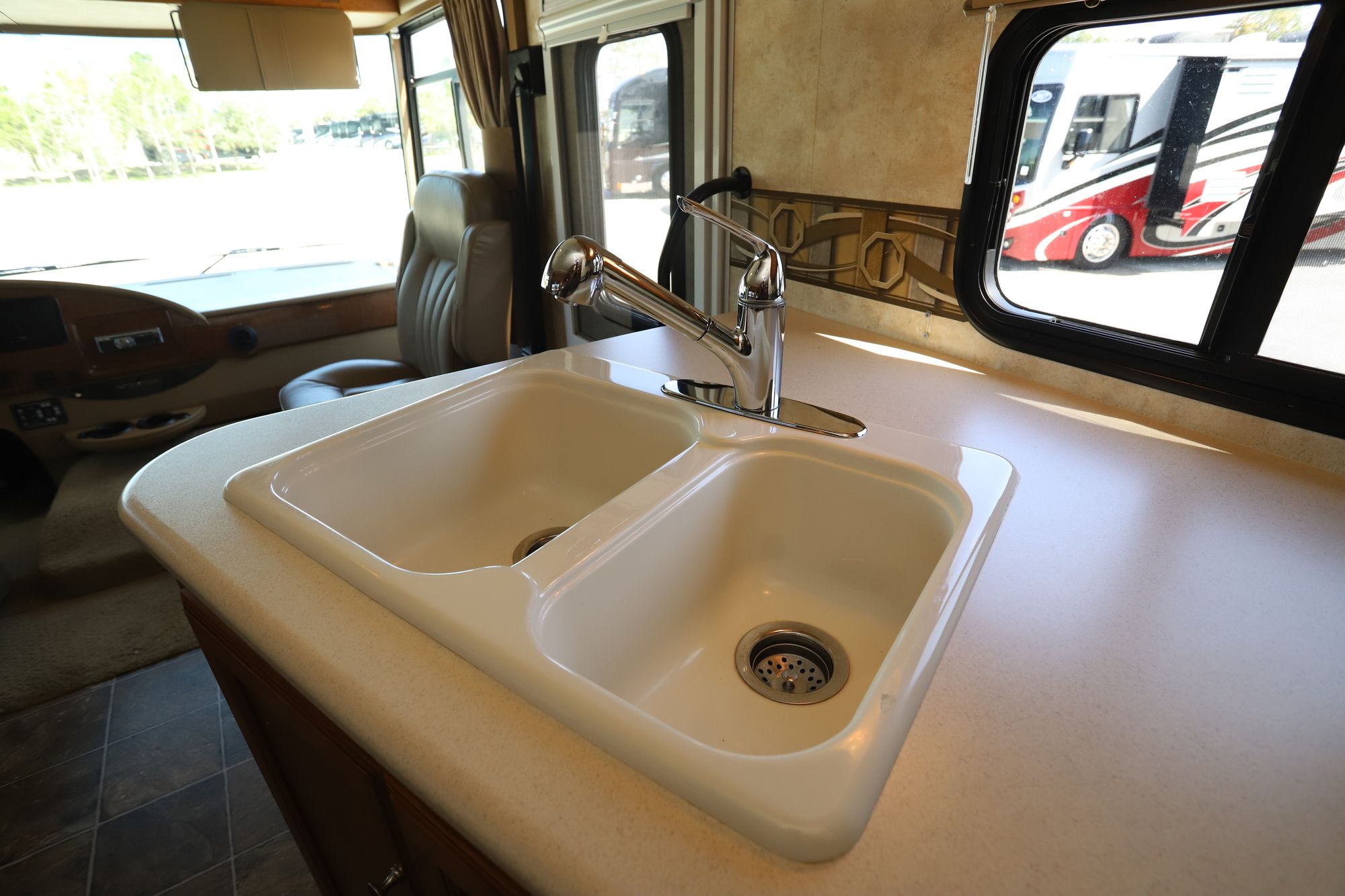 Used 2011 Winnebago Vista 35F Class A  For Sale