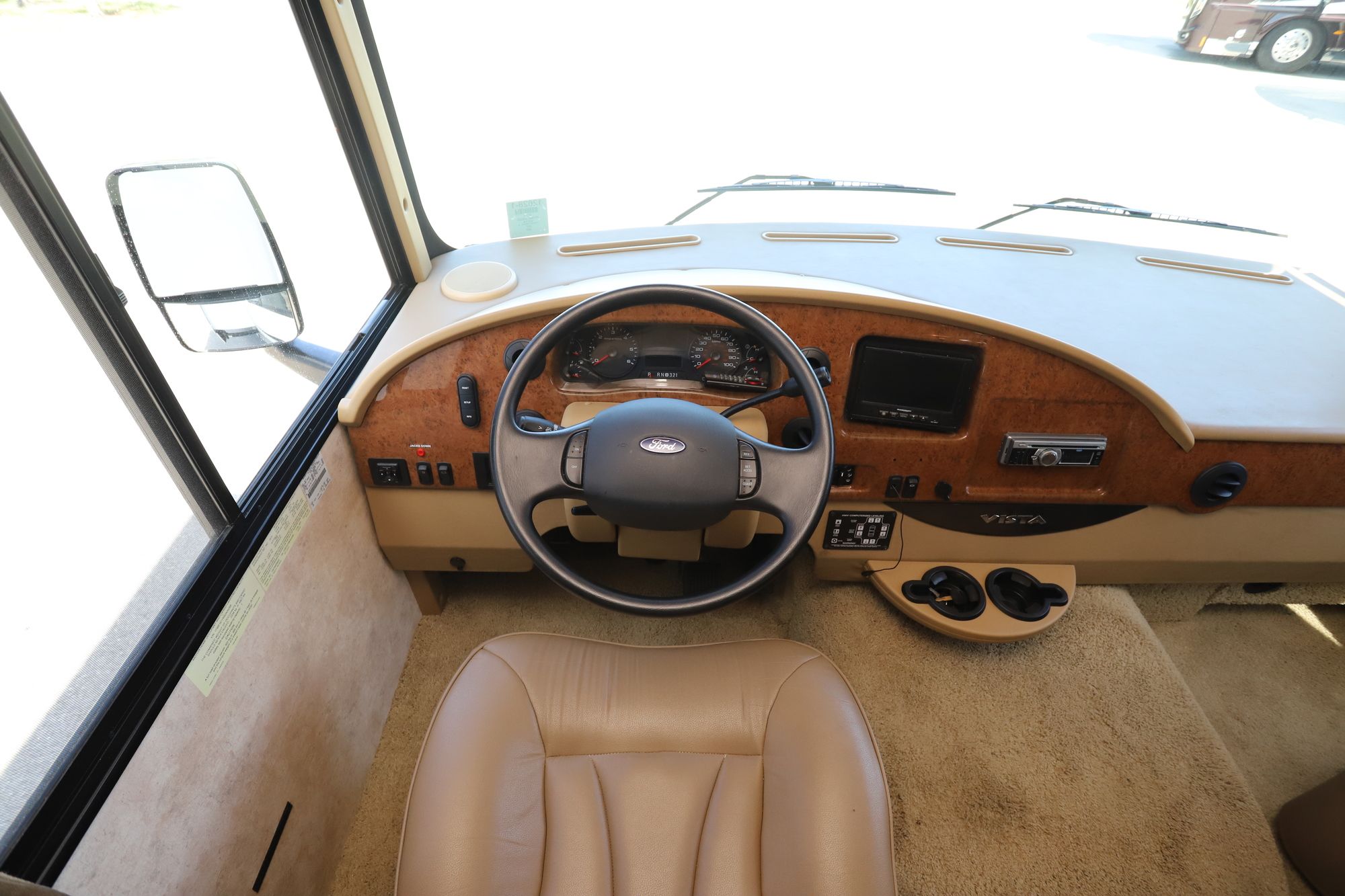 Used 2011 Winnebago Vista 35F Class A  For Sale