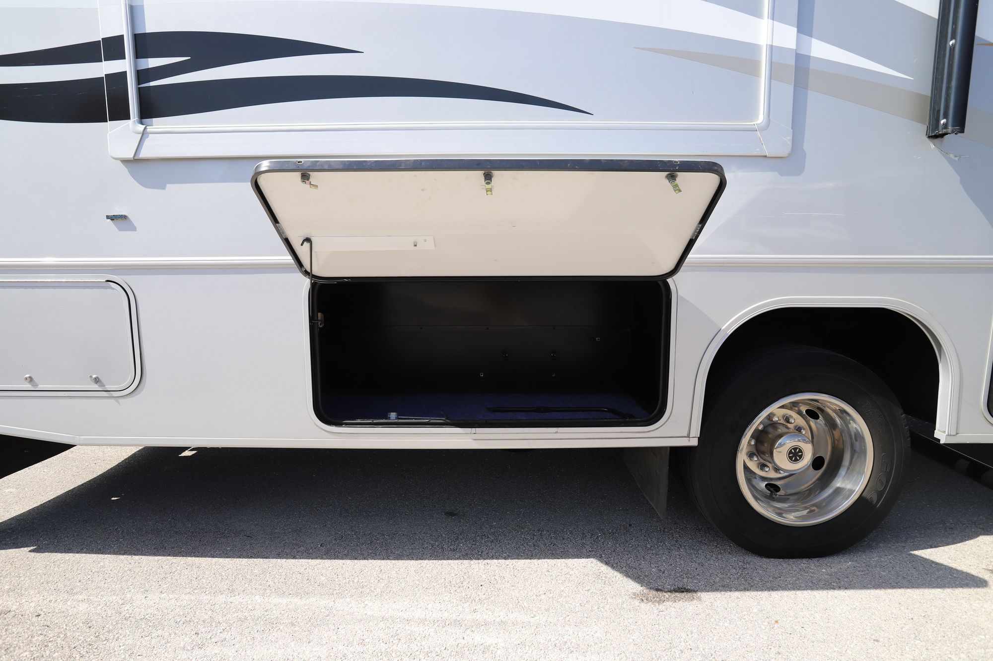 Used 2011 Winnebago Vista 35F Class A  For Sale