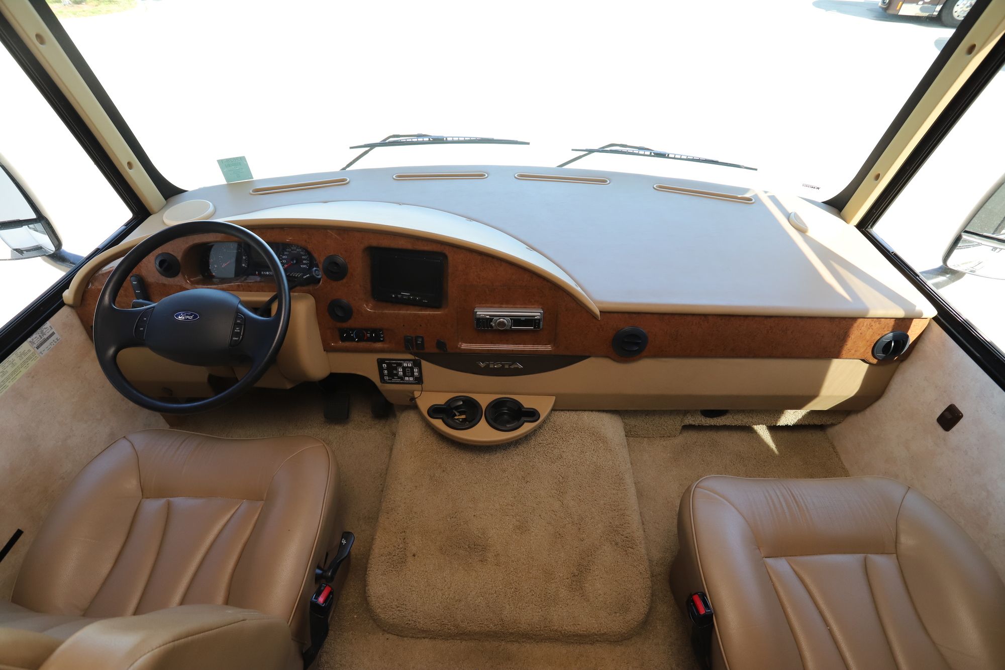 Used 2011 Winnebago Vista 35F Class A  For Sale