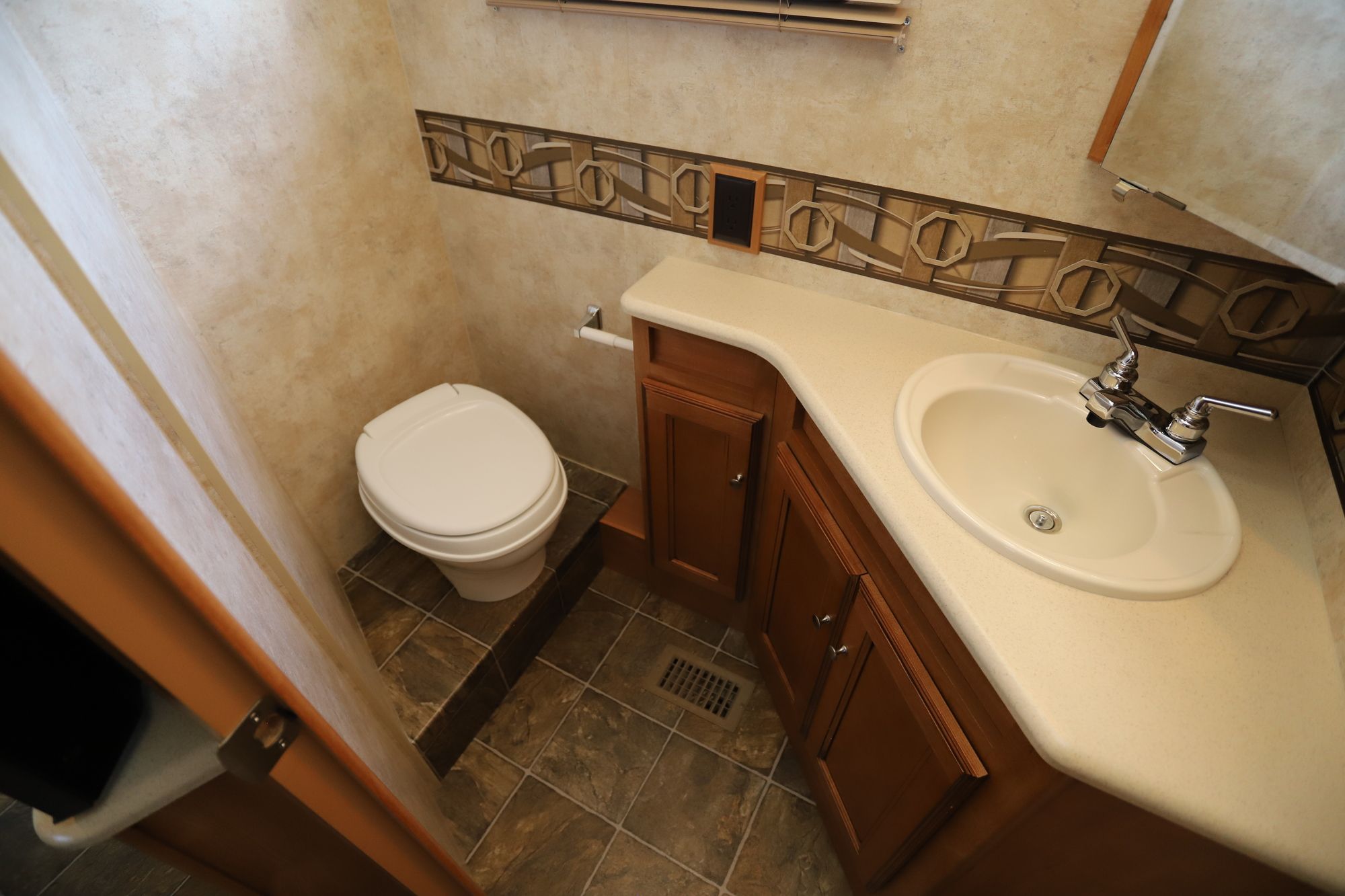 Used 2011 Winnebago Vista 35F Class A  For Sale