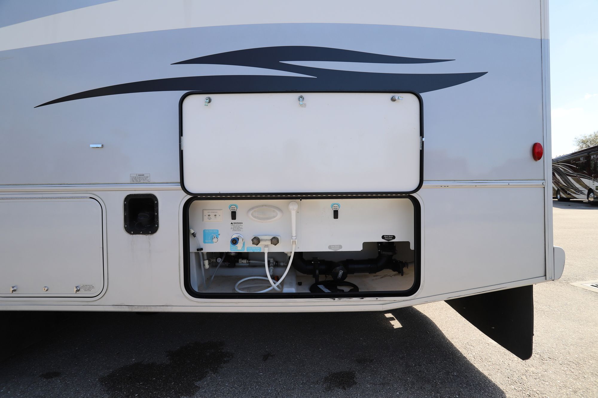 Used 2011 Winnebago Vista 35F Class A  For Sale