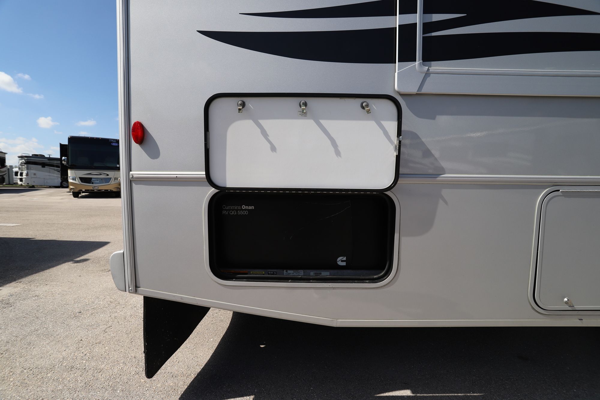 Used 2011 Winnebago Vista 35F Class A  For Sale