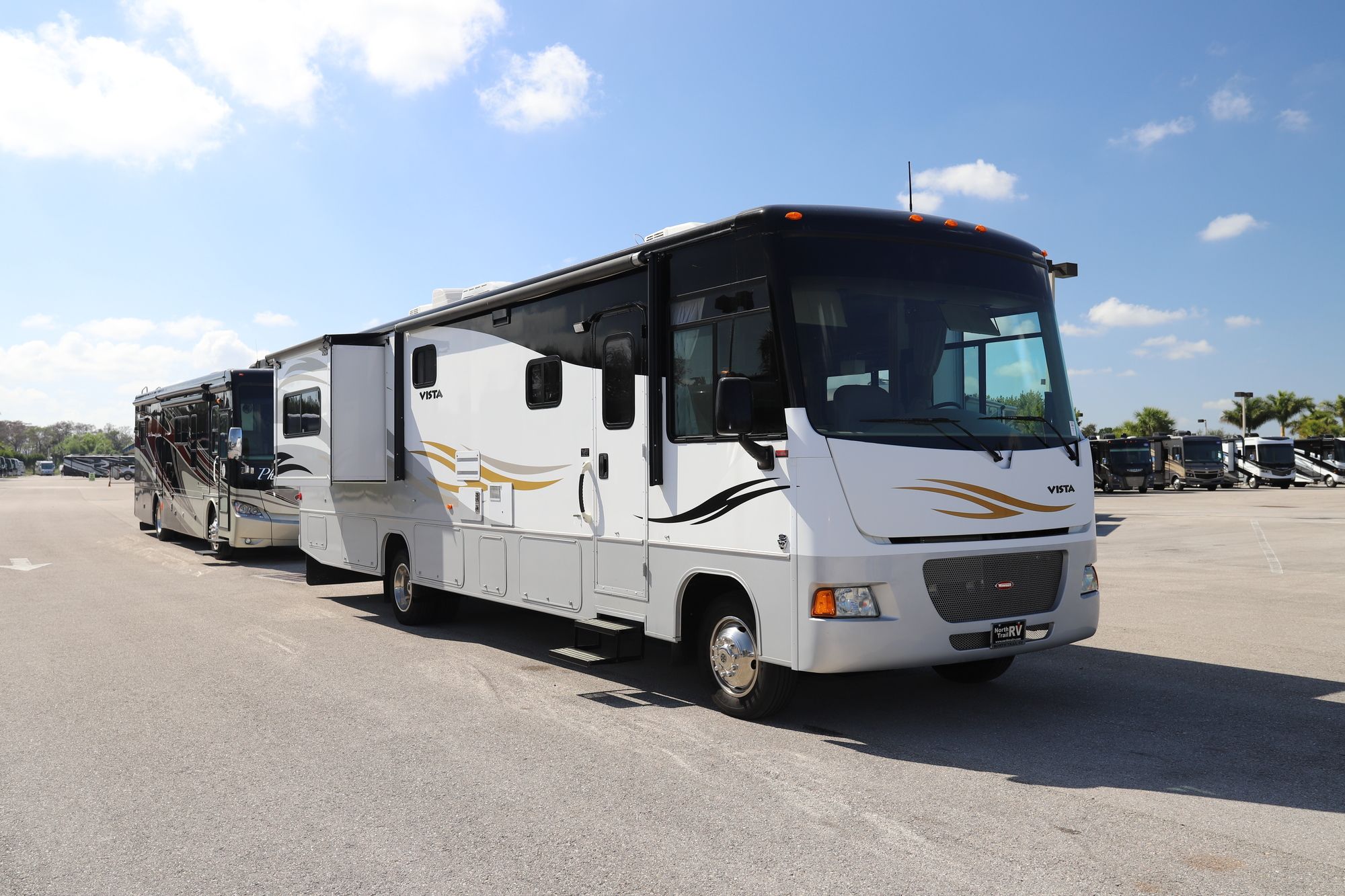 Used 2011 Winnebago Vista 35F Class A  For Sale